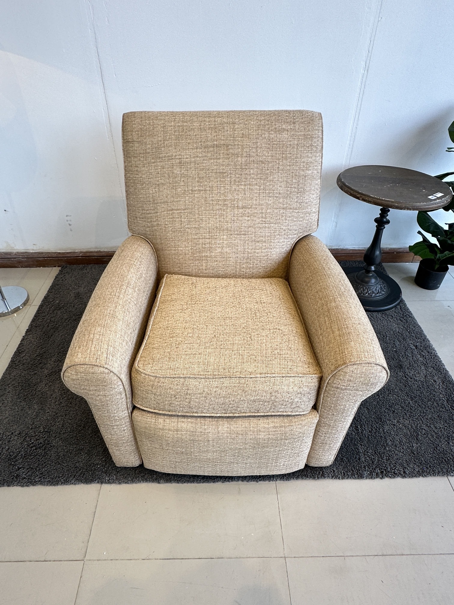 เก้าอี้อาร์มแชร์ ปรับเอนนอนได้ แบรนด์ ETHAN ALLEN เบาะผ้าสีน้ำตาล เก้าอี้อาร์มแชร์ ปรับเอนนอนได้ แบรนด์ ETHAN ALLEN เบาะผ้าสีน้ำตาล