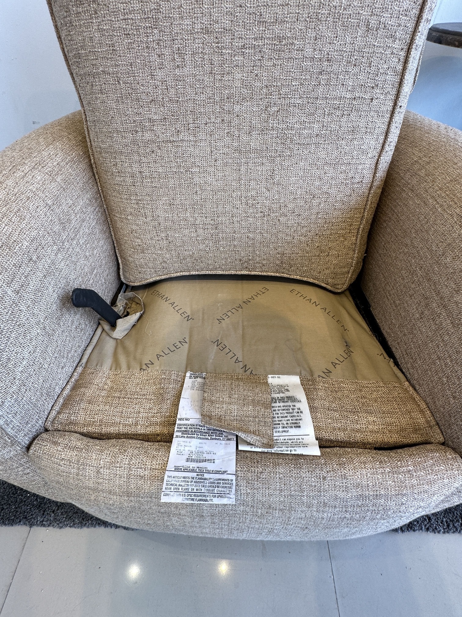 เก้าอี้อาร์มแชร์ ปรับเอนนอนได้ แบรนด์ ETHAN ALLEN เบาะผ้าสีน้ำตาล เก้าอี้อาร์มแชร์ ปรับเอนนอนได้ แบรนด์ ETHAN ALLEN เบาะผ้าสีน้ำตาล