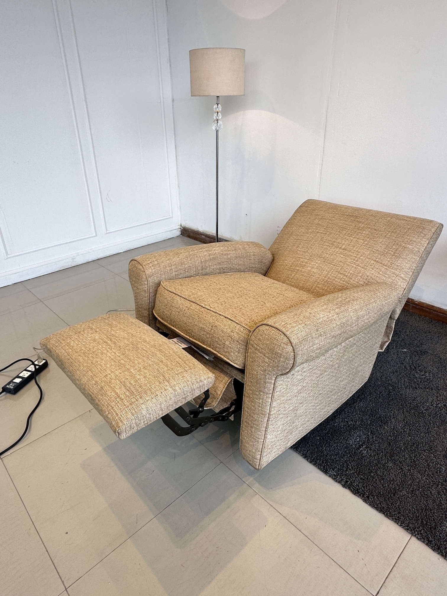 เก้าอี้อาร์มแชร์ ปรับเอนนอนได้ แบรนด์ ETHAN ALLEN เบาะผ้าสีน้ำตาล เก้าอี้อาร์มแชร์ ปรับเอนนอนได้ แบรนด์ ETHAN ALLEN เบาะผ้าสีน้ำตาล