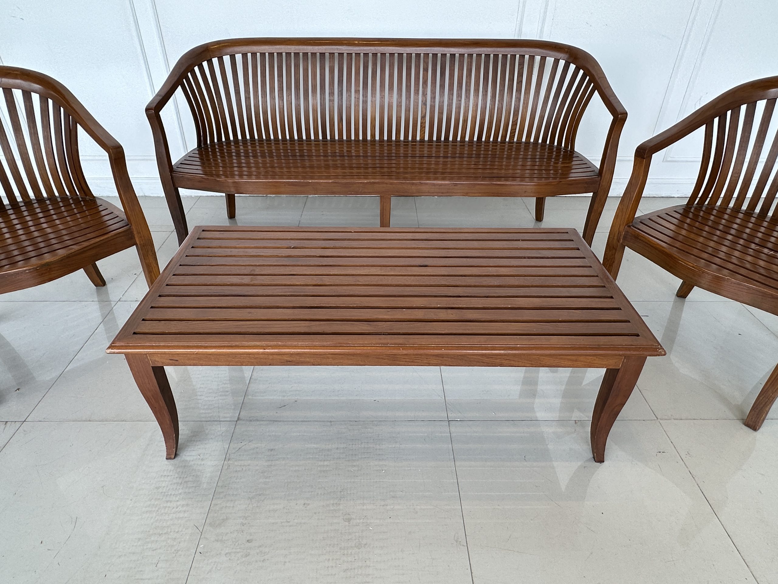 ชุดรับแขกไม้สัก เบาะและพิงหลังตีระแนง สีน้ำตาล ชุดรับแขกไม้สัก เบาะและพิงหลังตีระแนง สีน้ำตาล