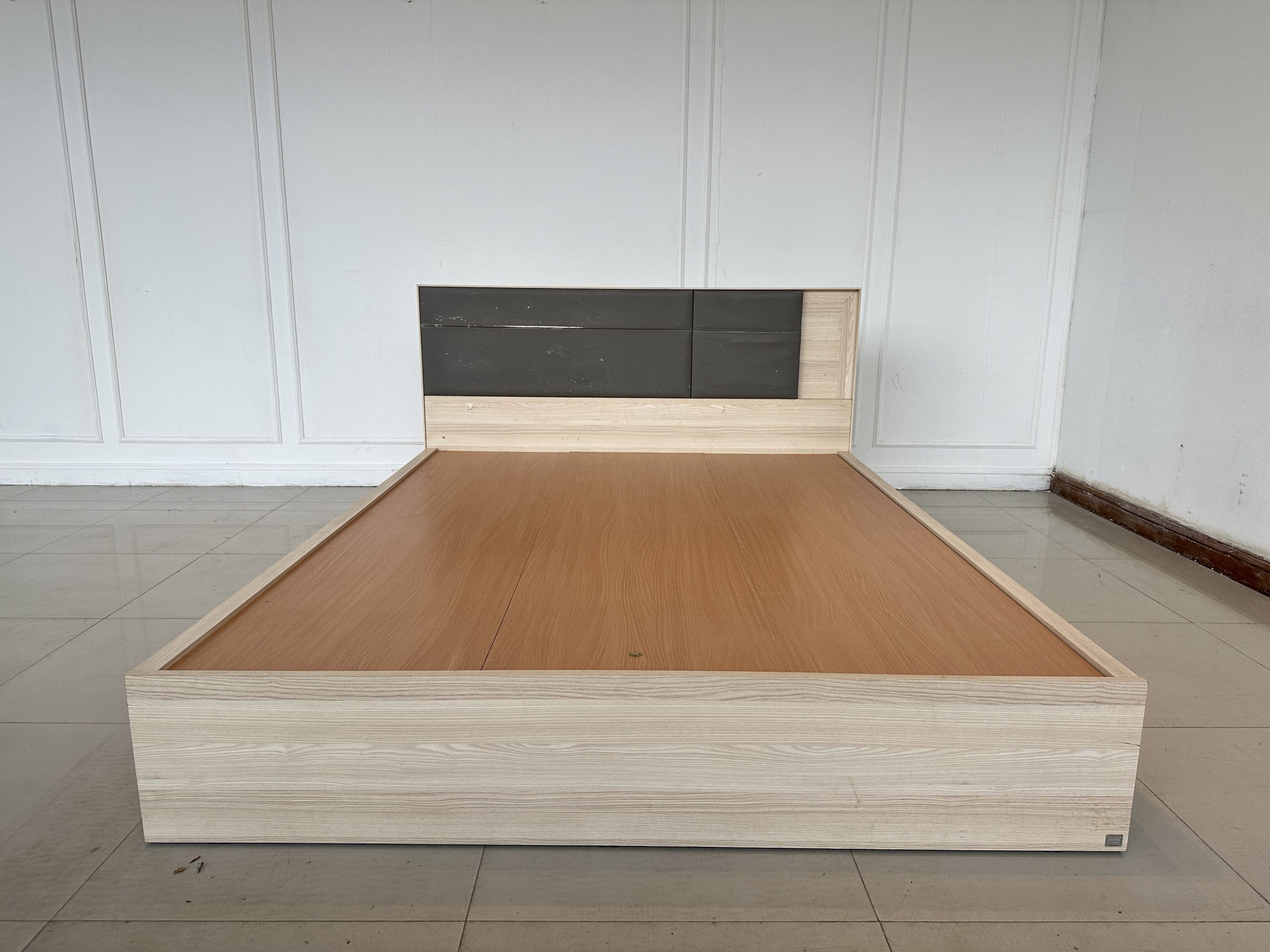 เตียง 5 ฟุต แบรนด์ SB FURNITURE หัวเตียงหุ้มหนัง PU สีเทา เตียง 5 ฟุต แบรนด์ SB FURNITURE หัวเตียงหุ้มหนัง PU สีเทา