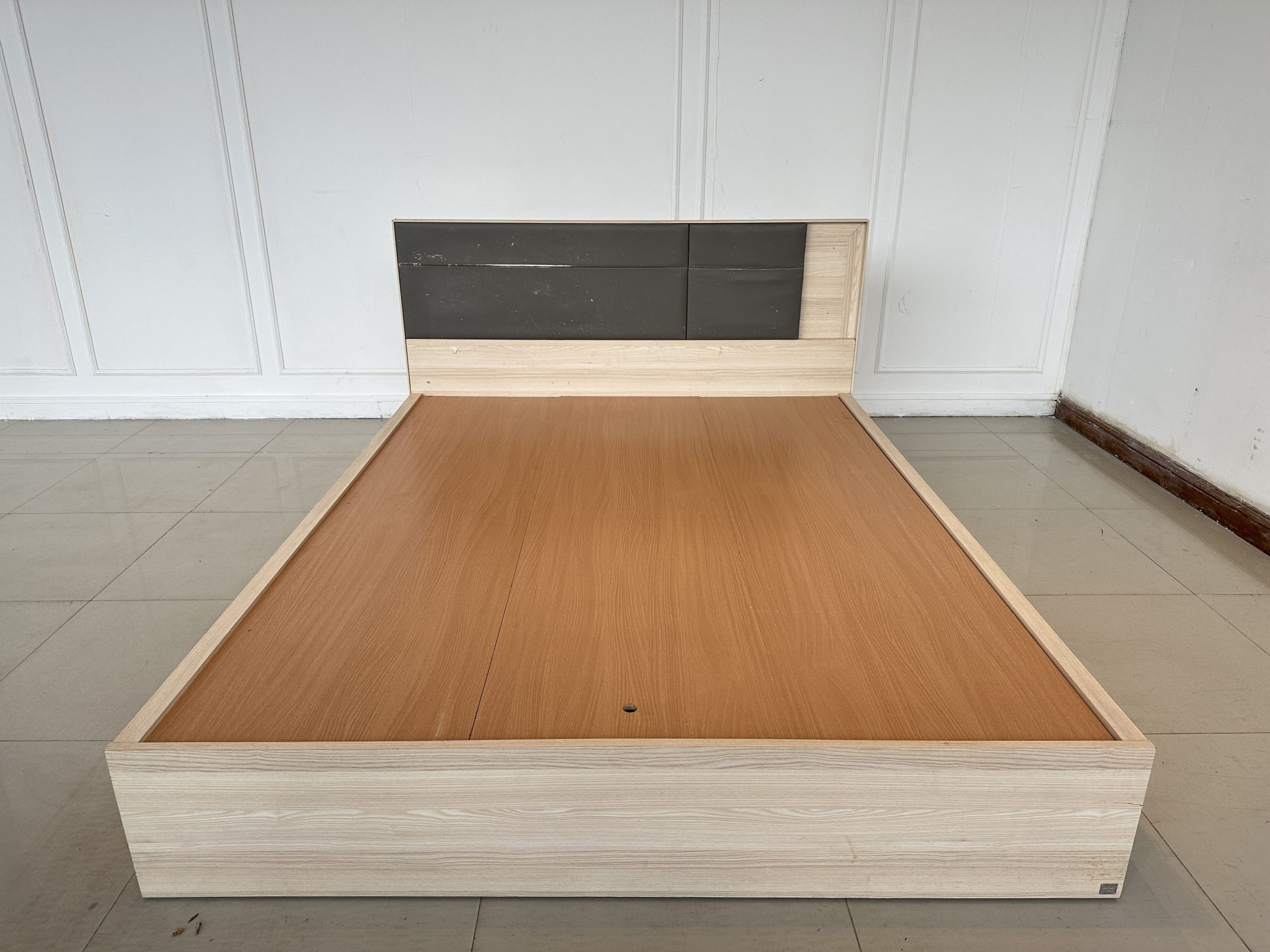 เตียง 5 ฟุต แบรนด์ SB FURNITURE หัวเตียงหุ้มหนัง PU สีเทา เตียง 5 ฟุต แบรนด์ SB FURNITURE หัวเตียงหุ้มหนัง PU สีเทา