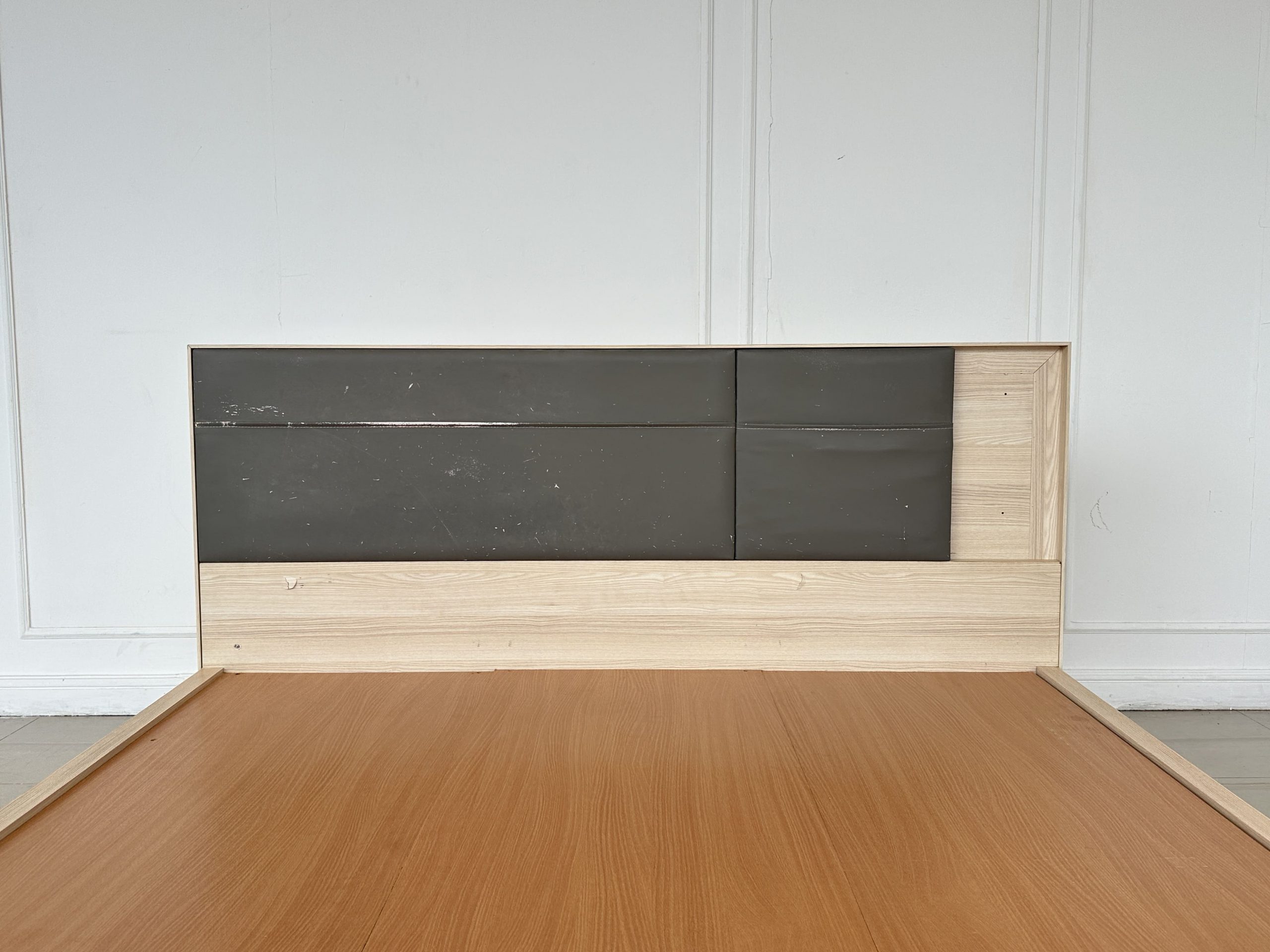 เตียง 5 ฟุต แบรนด์ SB FURNITURE หัวเตียงหุ้มหนัง PU สีเทา เตียง 5 ฟุต แบรนด์ SB FURNITURE หัวเตียงหุ้มหนัง PU สีเทา