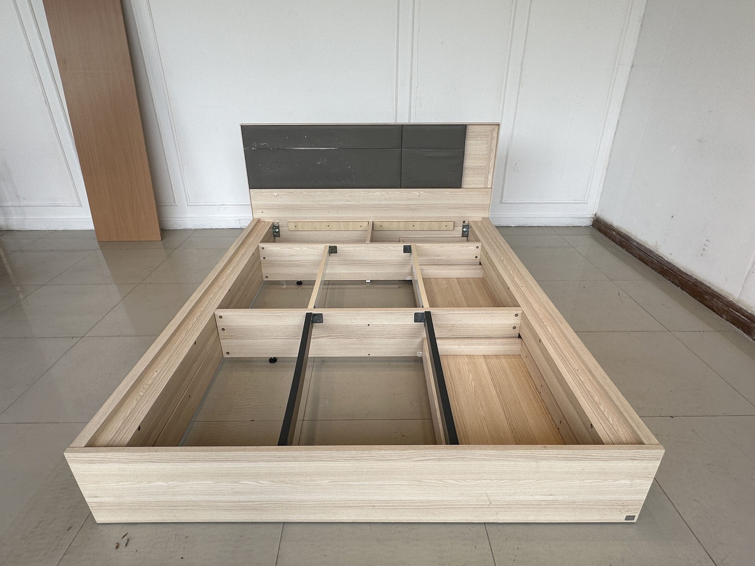 เตียง 5 ฟุต แบรนด์ SB FURNITURE หัวเตียงหุ้มหนัง PU สีเทา เตียง 5 ฟุต แบรนด์ SB FURNITURE หัวเตียงหุ้มหนัง PU สีเทา