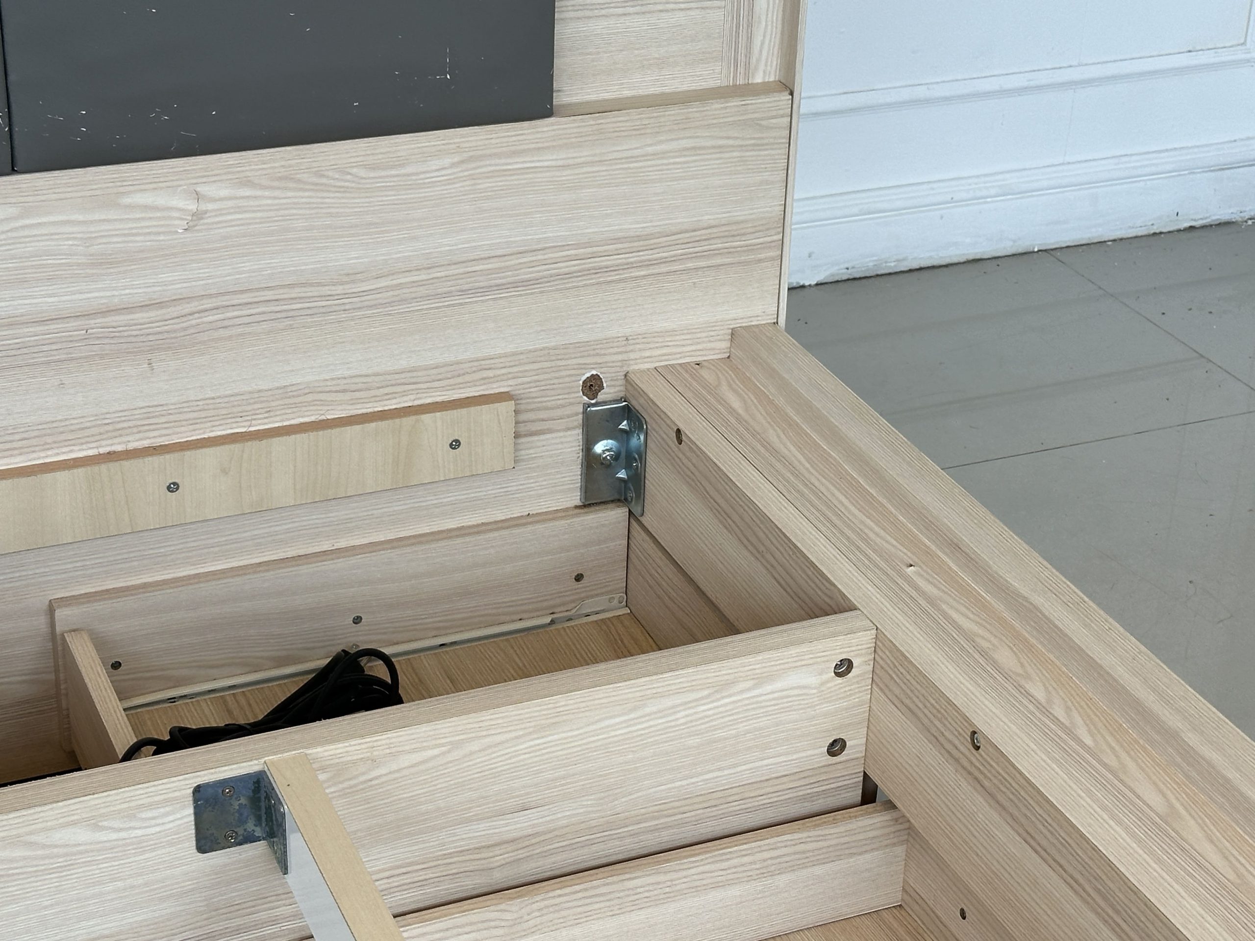 เตียง 5 ฟุต แบรนด์ SB FURNITURE หัวเตียงหุ้มหนัง PU สีเทา เตียง 5 ฟุต แบรนด์ SB FURNITURE หัวเตียงหุ้มหนัง PU สีเทา