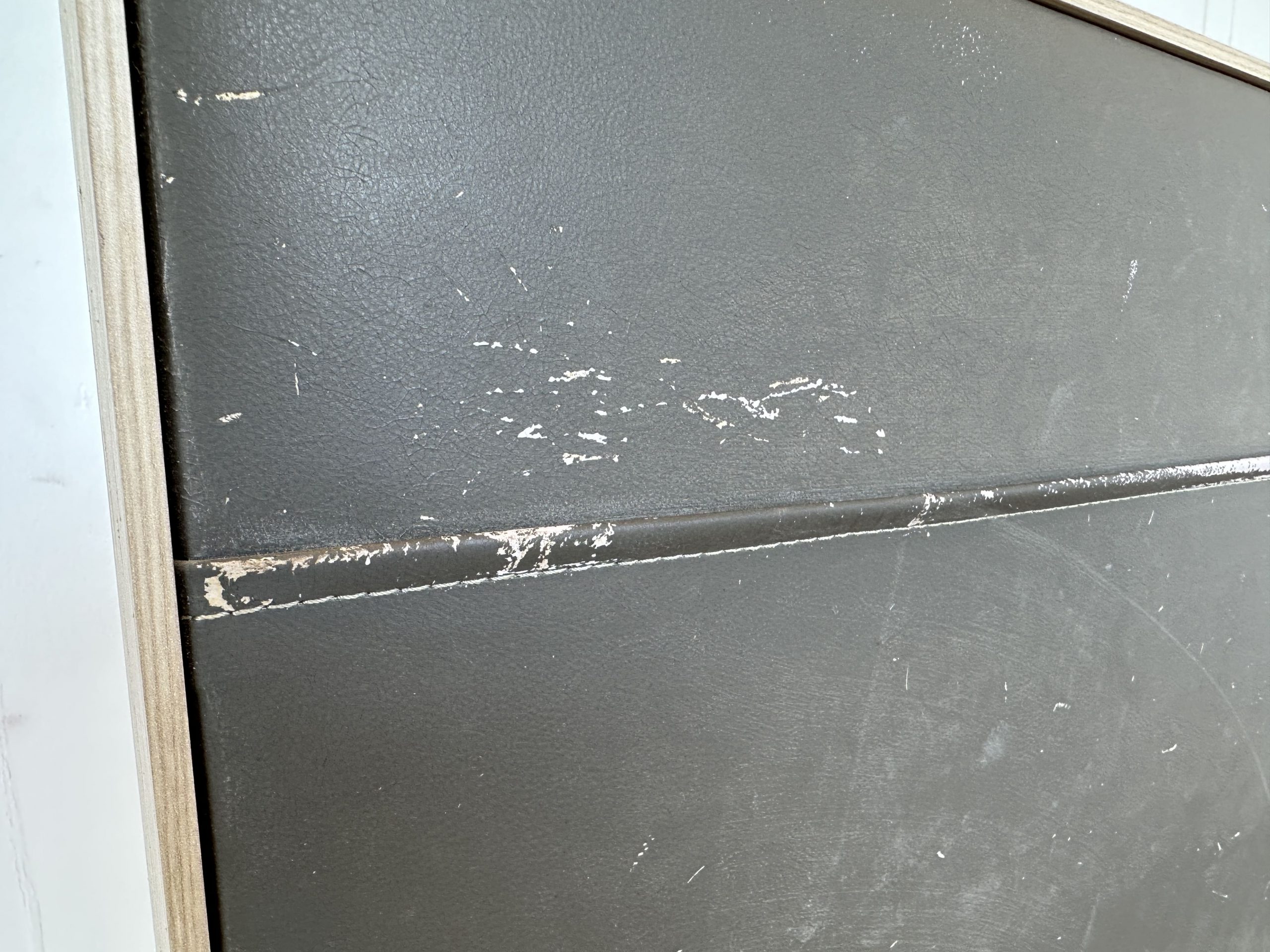 เตียง 5 ฟุต แบรนด์ SB FURNITURE หัวเตียงหุ้มหนัง PU สีเทา เตียง 5 ฟุต แบรนด์ SB FURNITURE หัวเตียงหุ้มหนัง PU สีเทา