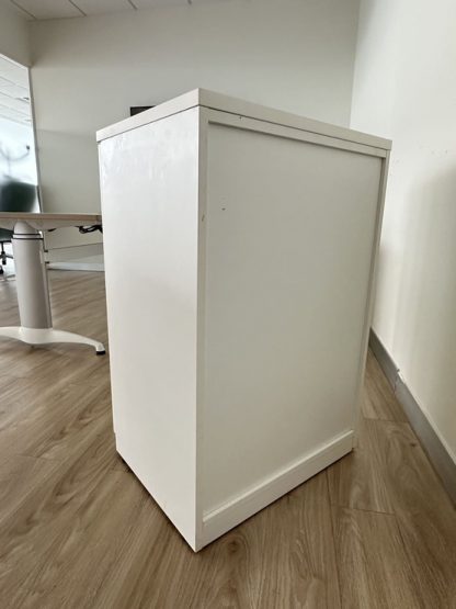 ตู้เก็บเอกสาร 2 บานเปิด 2 ชั้นวาง โครงไม้ MDF สีขาว