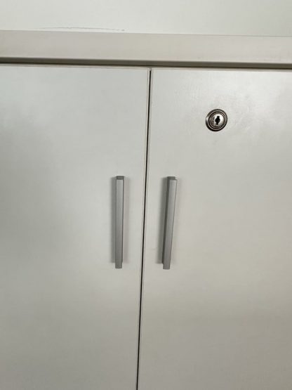 ตู้เก็บเอกสาร 2 บานเปิด 2 ชั้นวาง โครงไม้ MDF สีขาว
