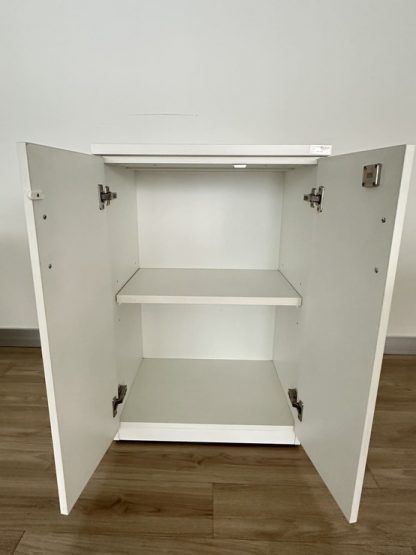ตู้เก็บเอกสาร 2 บานเปิด 2 ชั้นวาง โครงไม้ MDF สีขาว