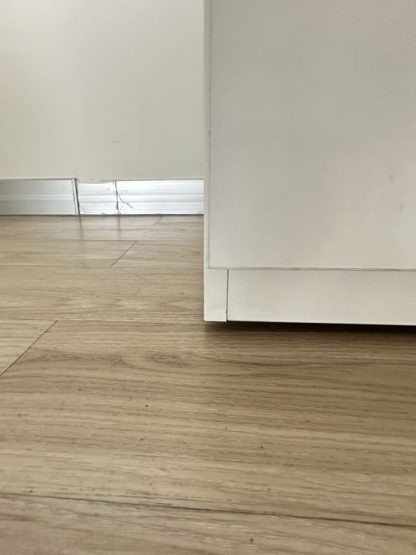 ตู้เก็บเอกสาร 2 บานเปิด 2 ชั้นวาง โครงไม้ MDF สีขาว