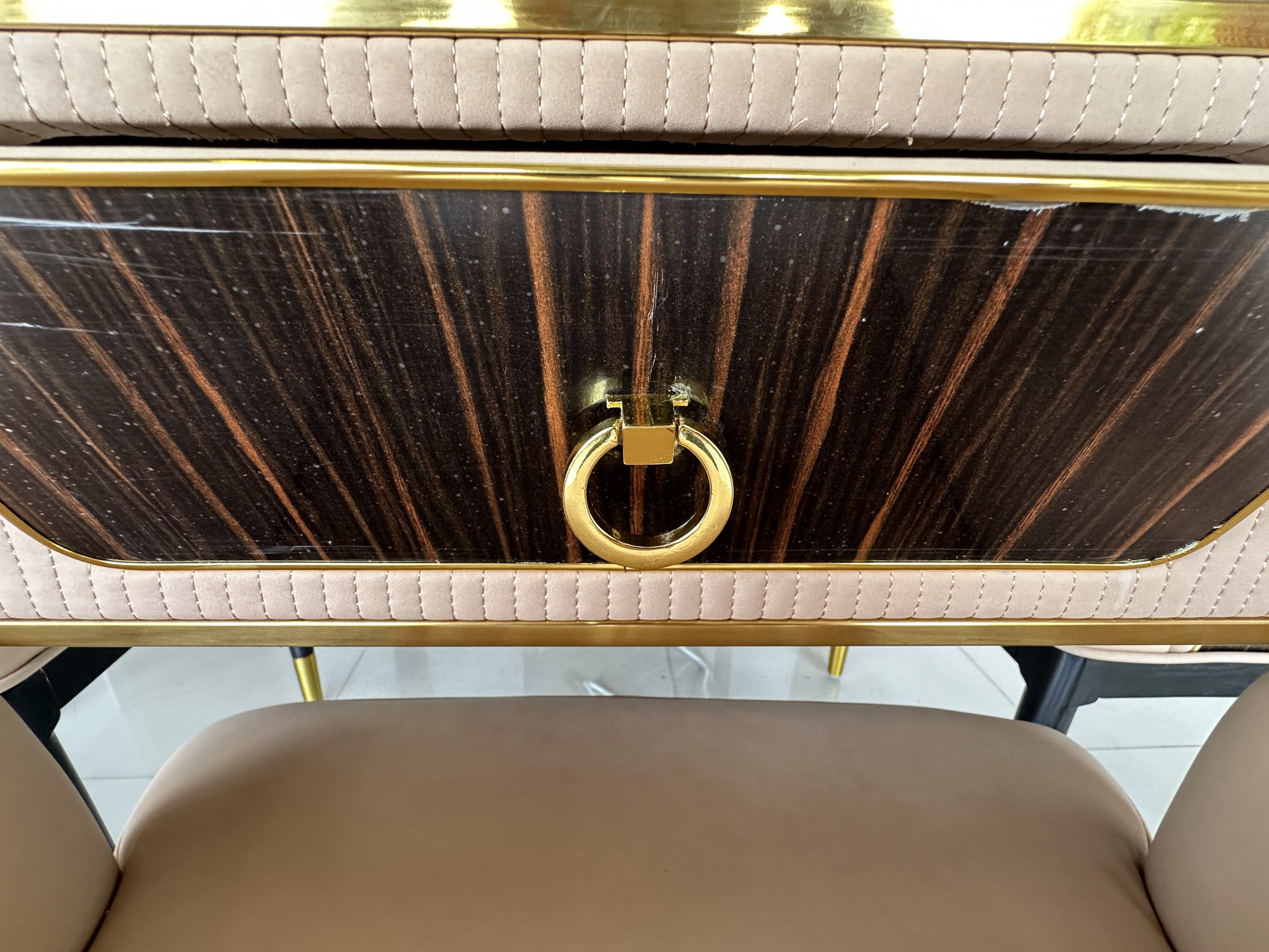 โต๊ะเล่นไพ่นกกระจกไฟฟ้า สับไพ่และแจกอัตโนมัติ 4 ที่นั่ง โต๊ะเล่นไพ่นกกระจกไฟฟ้า สับไพ่และแจกอัตโนมัติ 4 ที่นั่ง