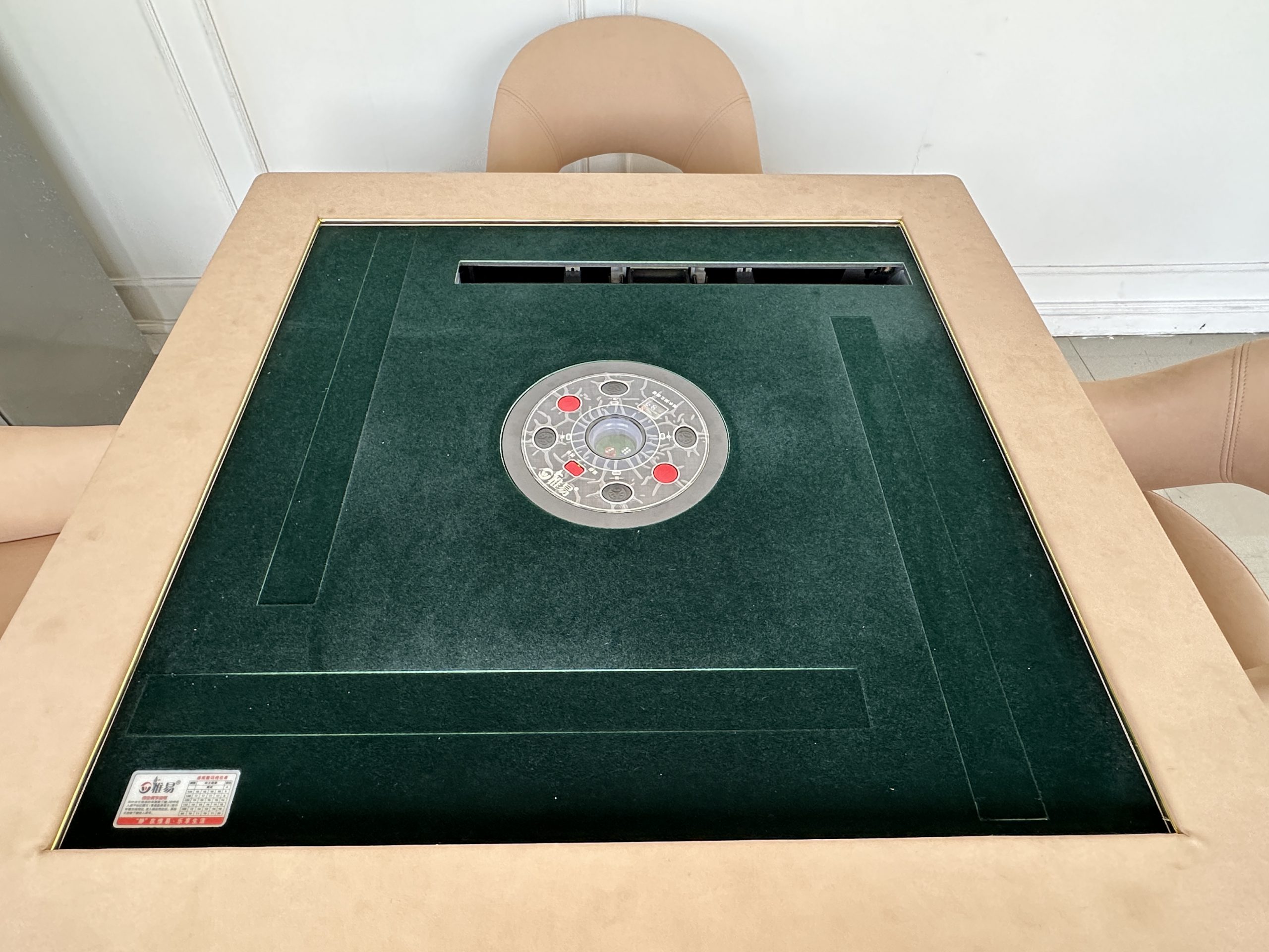 โต๊ะเล่นไพ่นกกระจกไฟฟ้า สับไพ่และแจกอัตโนมัติ 4 ที่นั่ง โต๊ะเล่นไพ่นกกระจกไฟฟ้า สับไพ่และแจกอัตโนมัติ 4 ที่นั่ง