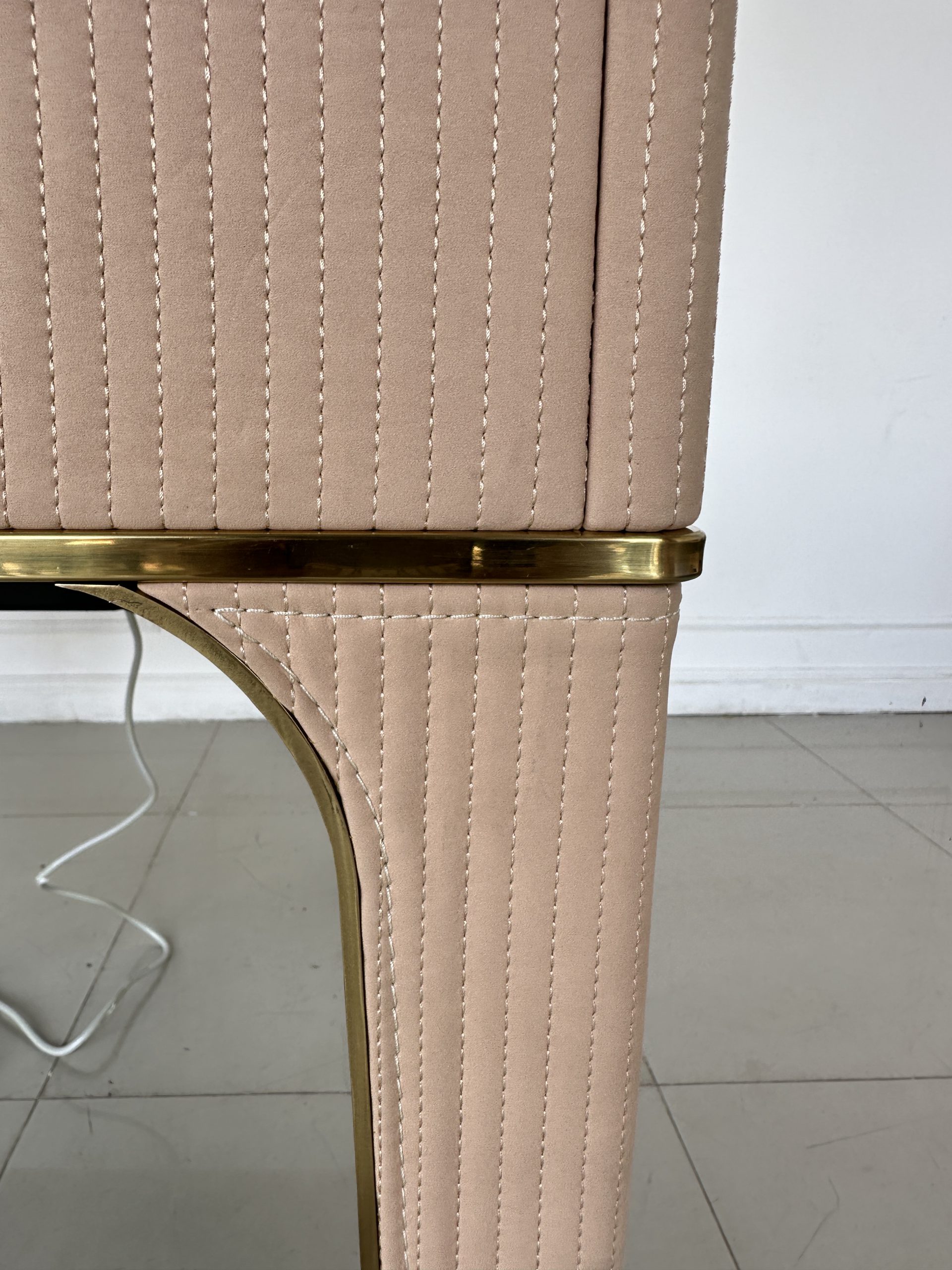 โต๊ะเล่นไพ่นกกระจกไฟฟ้า สับไพ่และแจกอัตโนมัติ 4 ที่นั่ง โต๊ะเล่นไพ่นกกระจกไฟฟ้า สับไพ่และแจกอัตโนมัติ 4 ที่นั่ง