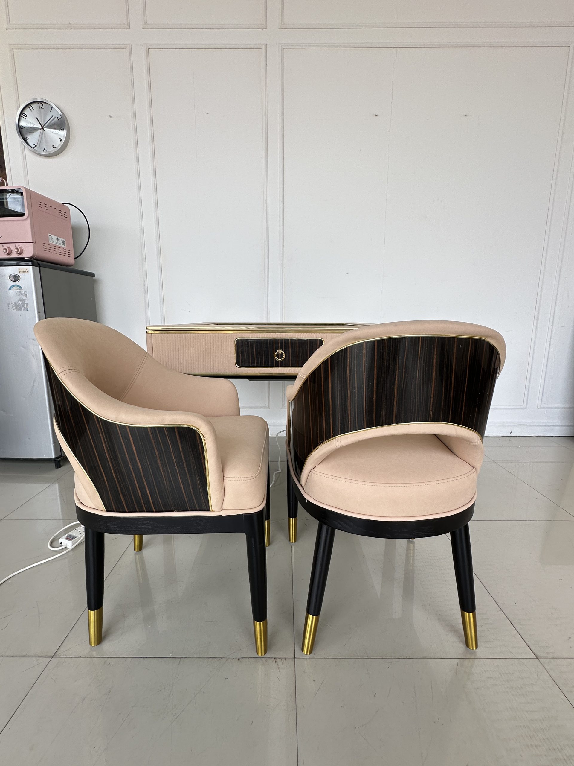 โต๊ะเล่นไพ่นกกระจกไฟฟ้า สับไพ่และแจกอัตโนมัติ 4 ที่นั่ง โต๊ะเล่นไพ่นกกระจกไฟฟ้า สับไพ่และแจกอัตโนมัติ 4 ที่นั่ง