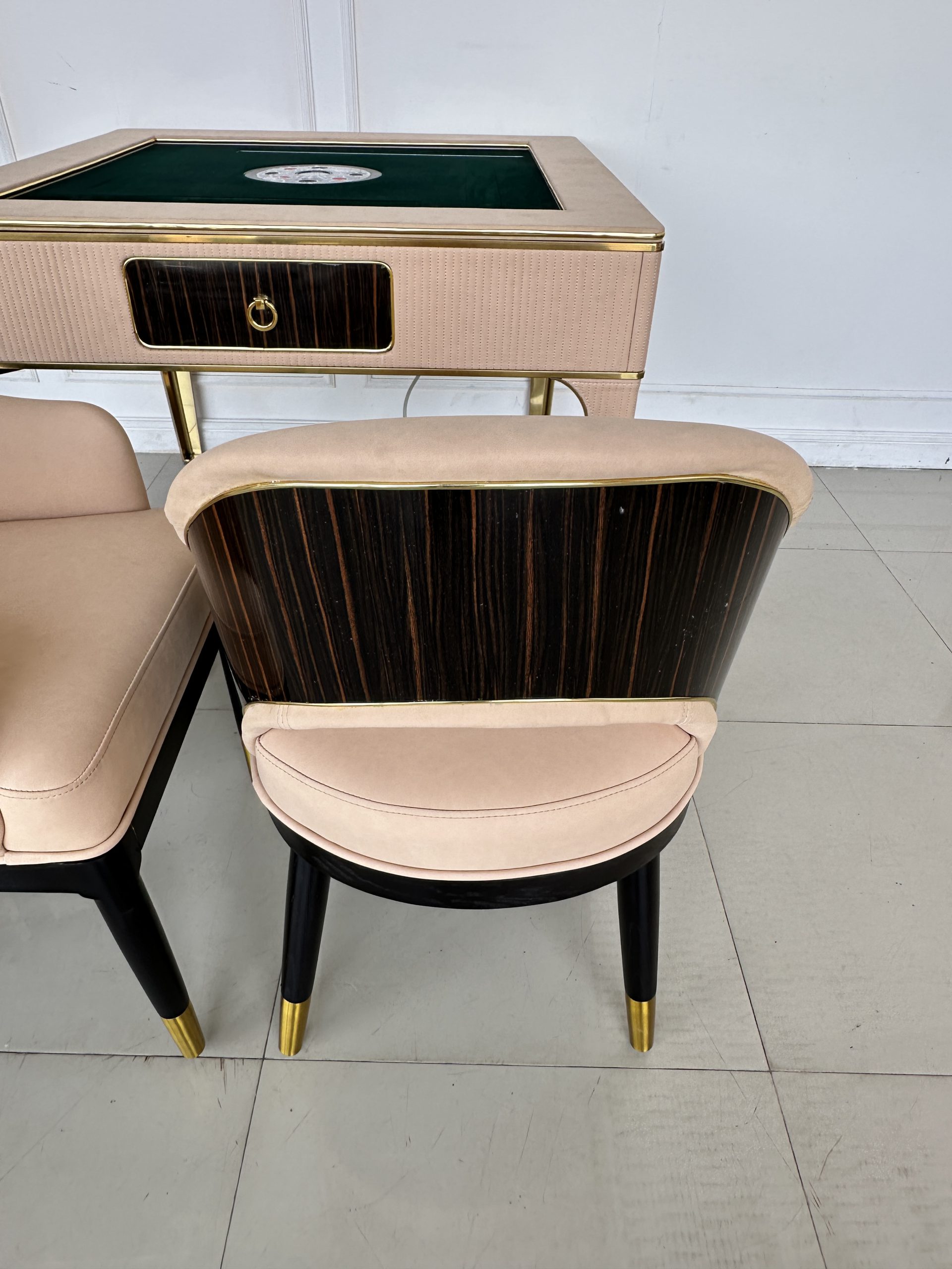 โต๊ะเล่นไพ่นกกระจกไฟฟ้า สับไพ่และแจกอัตโนมัติ 4 ที่นั่ง โต๊ะเล่นไพ่นกกระจกไฟฟ้า สับไพ่และแจกอัตโนมัติ 4 ที่นั่ง