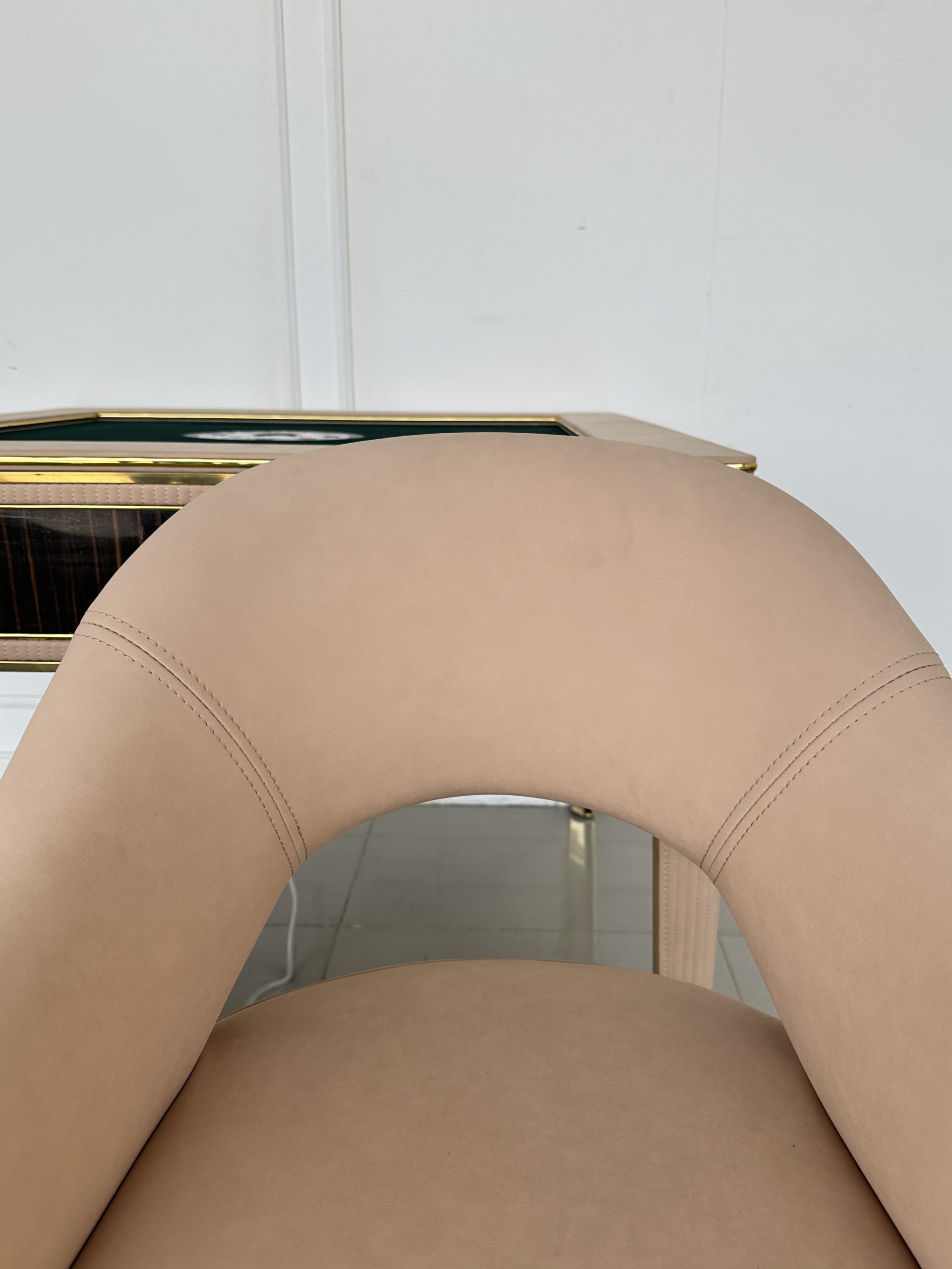 โต๊ะเล่นไพ่นกกระจกไฟฟ้า สับไพ่และแจกอัตโนมัติ 4 ที่นั่ง โต๊ะเล่นไพ่นกกระจกไฟฟ้า สับไพ่และแจกอัตโนมัติ 4 ที่นั่ง