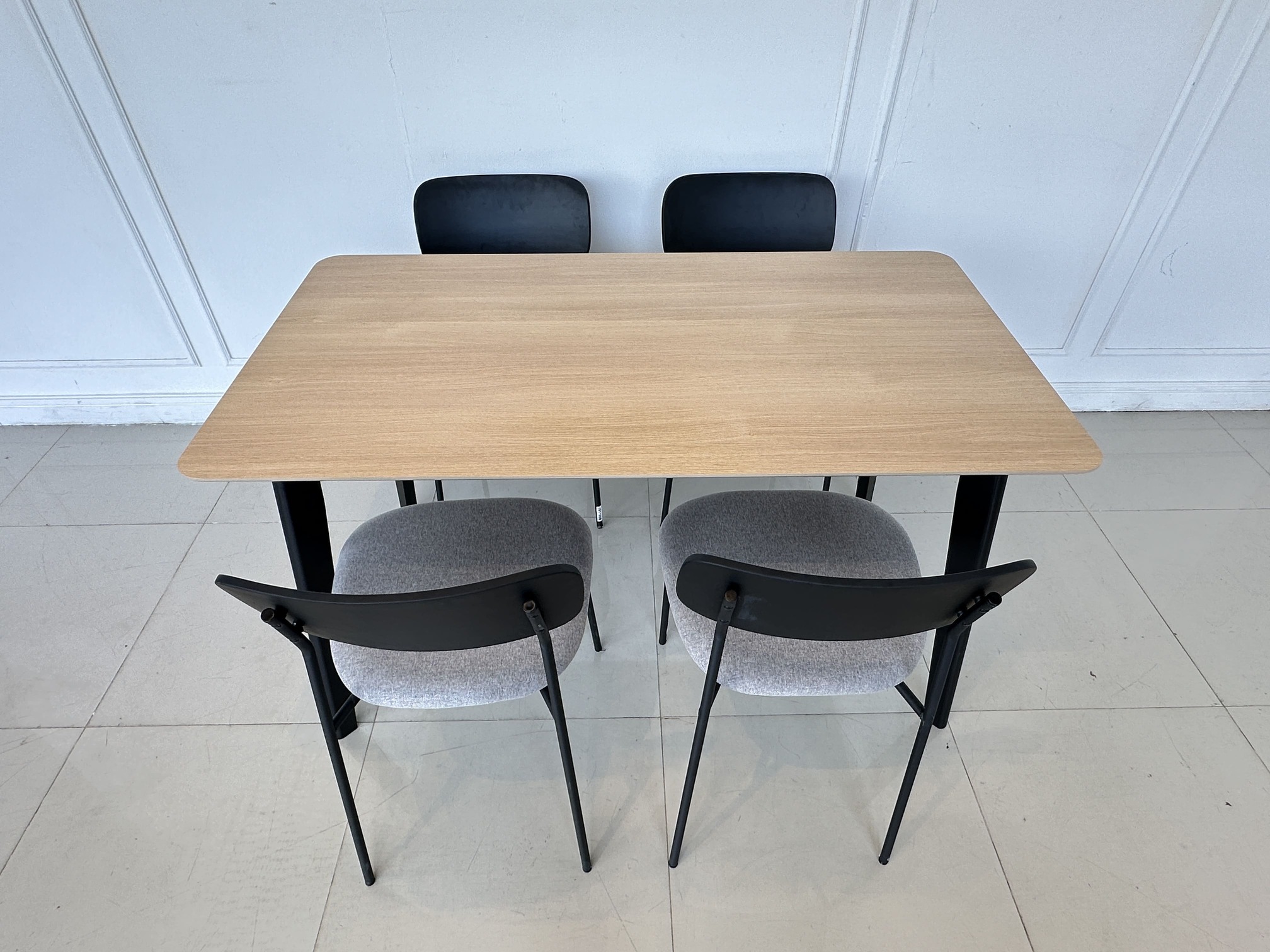 ชุดโต๊ะทานอาหาร 4 ที่นั่ง ท็อปไม้ MDF สีบีช ชุดโต๊ะทานอาหาร 4 ที่นั่ง ท็อปไม้ MDF สีบีช