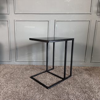 โต๊ะข้างท็อปกระจกสี่เหลี่ยม โครงขาเหล็กสีดำ