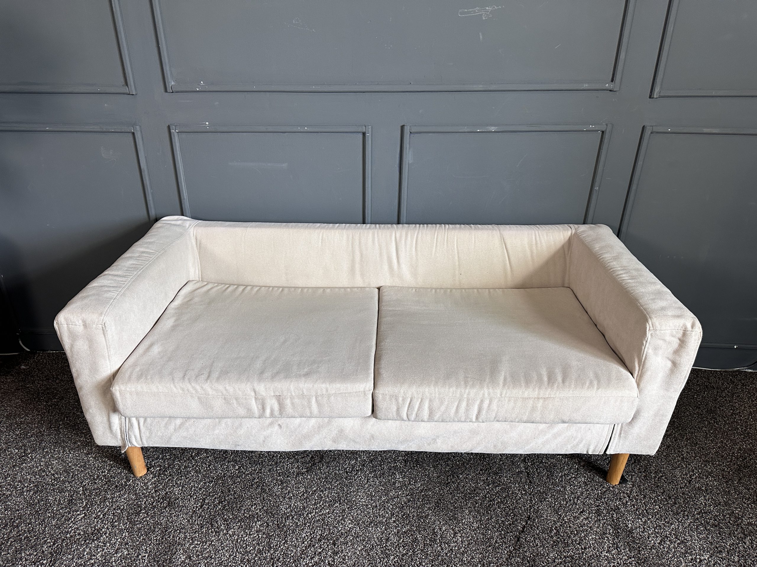 เซตโซฟารับแขก 3 ที่นั่ง เบาะผ้าสีครีม ขาไม้กลึง สไตล์มินิมอล พร้อมหมอนอิงตามภาพ เซตโซฟารับแขก 3 ที่นั่ง เบาะผ้าสีครีม ขาไม้กลึง สไตล์มินิมอล พร้อมหมอนอิงตามภาพ