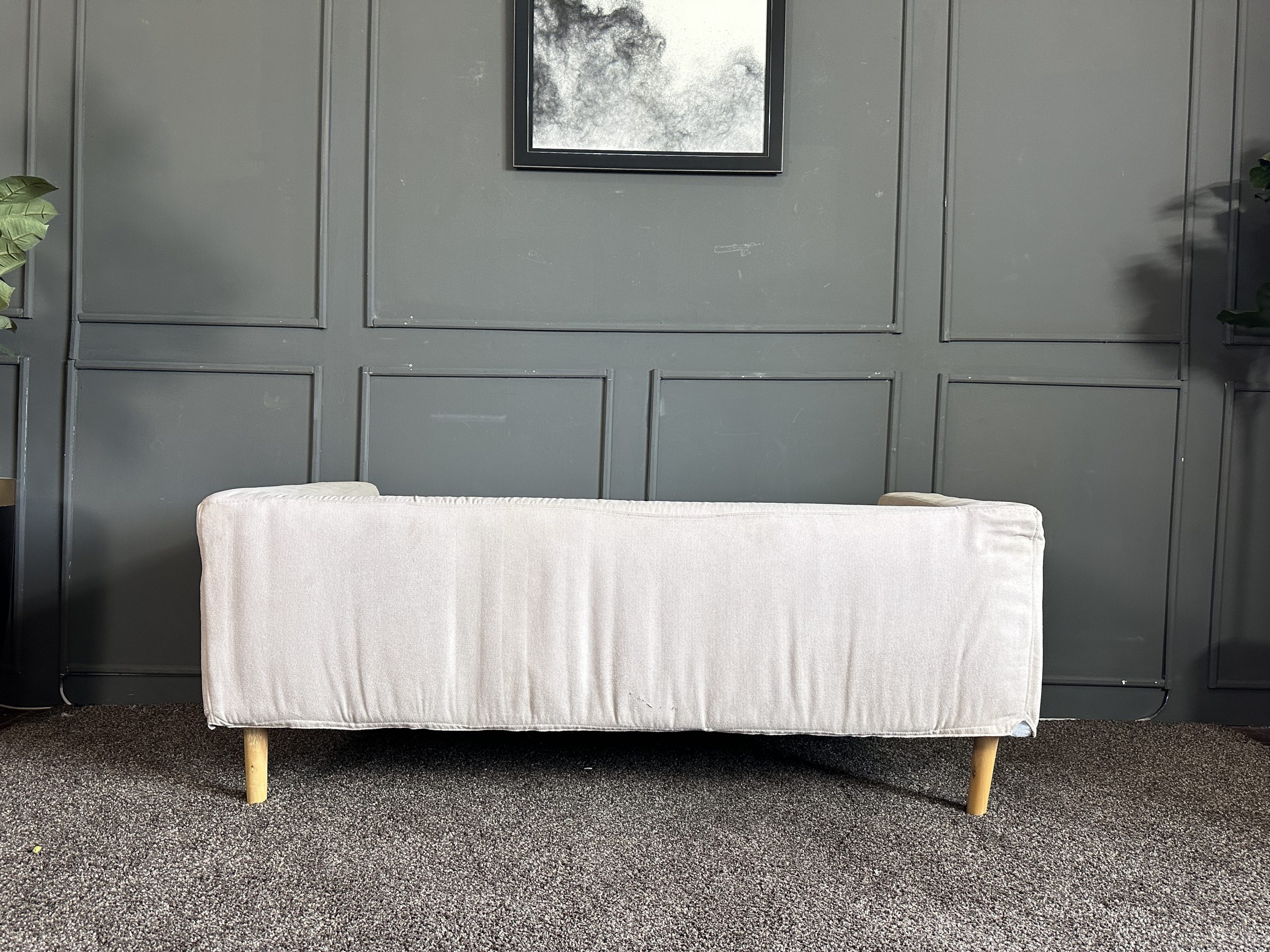 เซตโซฟารับแขก 3 ที่นั่ง เบาะผ้าสีครีม ขาไม้กลึง สไตล์มินิมอล พร้อมหมอนอิงตามภาพ เซตโซฟารับแขก 3 ที่นั่ง เบาะผ้าสีครีม ขาไม้กลึง สไตล์มินิมอล พร้อมหมอนอิงตามภาพ