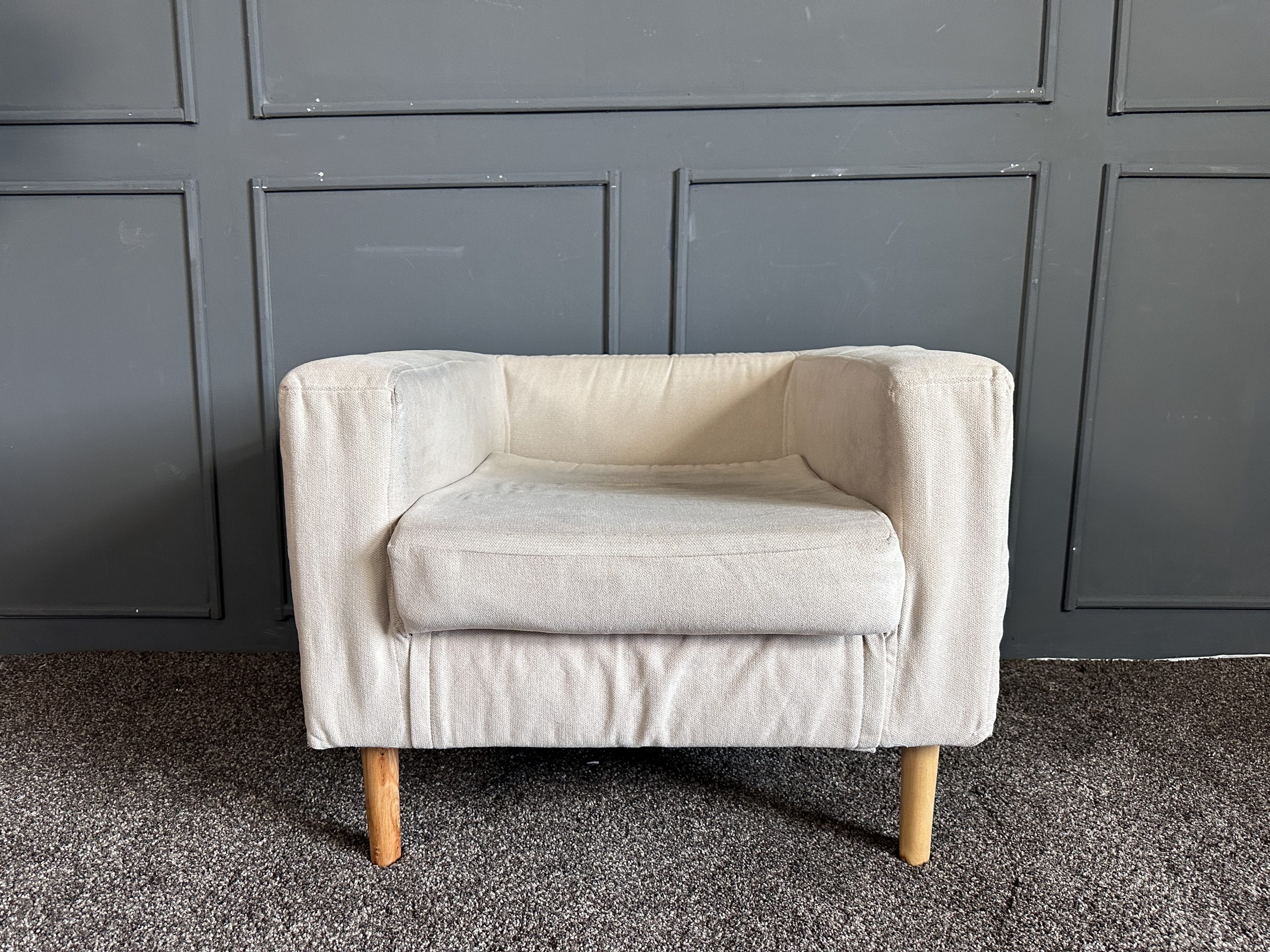 เซตโซฟารับแขก 3 ที่นั่ง เบาะผ้าสีครีม ขาไม้กลึง สไตล์มินิมอล พร้อมหมอนอิงตามภาพ เซตโซฟารับแขก 3 ที่นั่ง เบาะผ้าสีครีม ขาไม้กลึง สไตล์มินิมอล พร้อมหมอนอิงตามภาพ