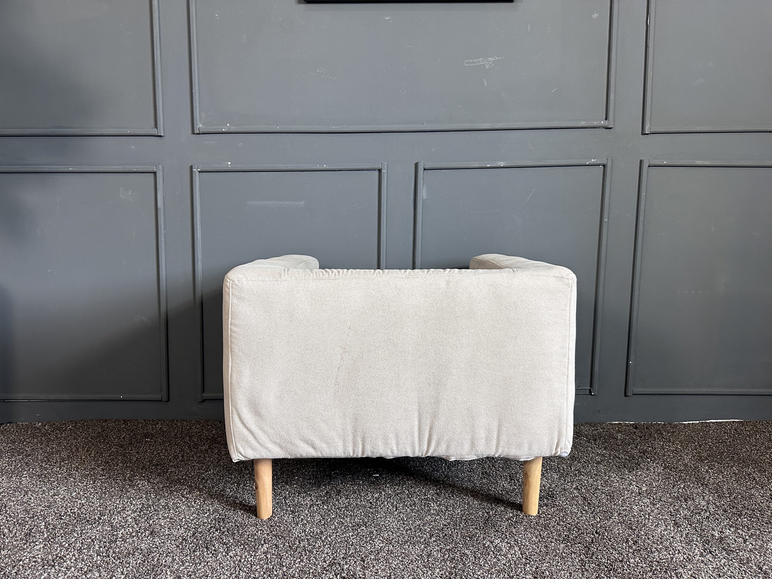 เซตโซฟารับแขก 3 ที่นั่ง เบาะผ้าสีครีม ขาไม้กลึง สไตล์มินิมอล พร้อมหมอนอิงตามภาพ เซตโซฟารับแขก 3 ที่นั่ง เบาะผ้าสีครีม ขาไม้กลึง สไตล์มินิมอล พร้อมหมอนอิงตามภาพ