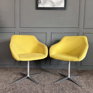 เก้าอี้ เบาะผ้าขนแกะสีเหล… เก้าอี้ เบาะผ้าขนแกะสีเหล…