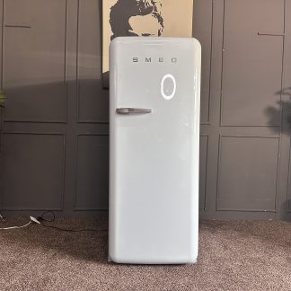 ตู้เย็นสีฟ้า แบรนด์ SMEG … ตู้เย็นสีฟ้า แบรนด์ SMEG …