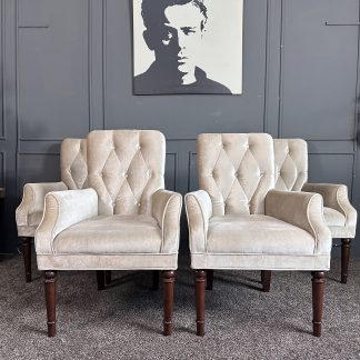 เก้าอี้ เบาะผ้าลูกฟูกสีคร… เก้าอี้ เบาะผ้าลูกฟูกสีคร…