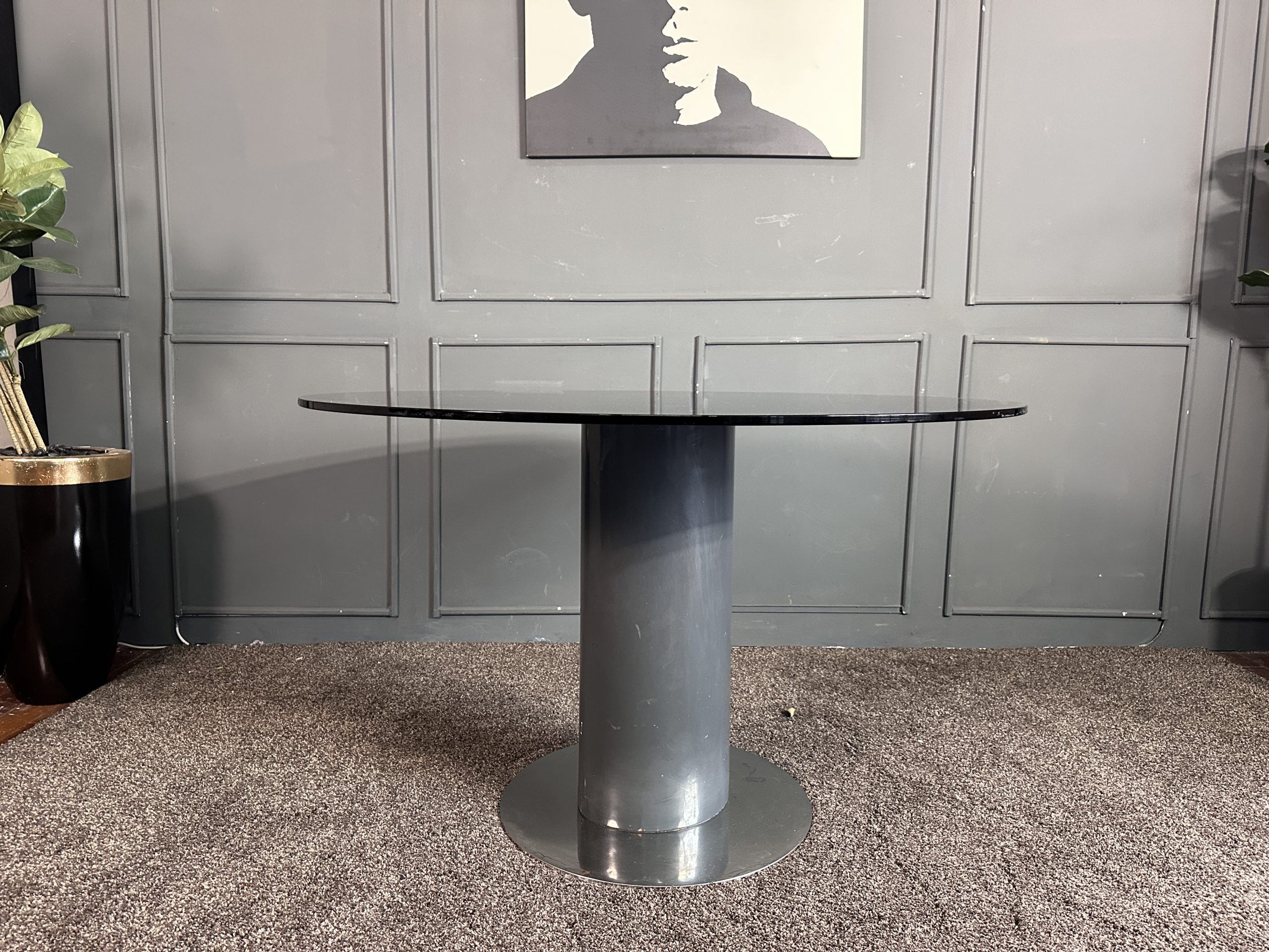 ชุดโต๊ะทานอาหาร 4 ที่นั่ง ท็อปกระจกกลมสีดำ ฐานเหล็กขา ชุดโต๊ะทานอาหาร 4 ที่นั่ง ท็อปกระจกกลมสีดำ ฐานเหล็กขา