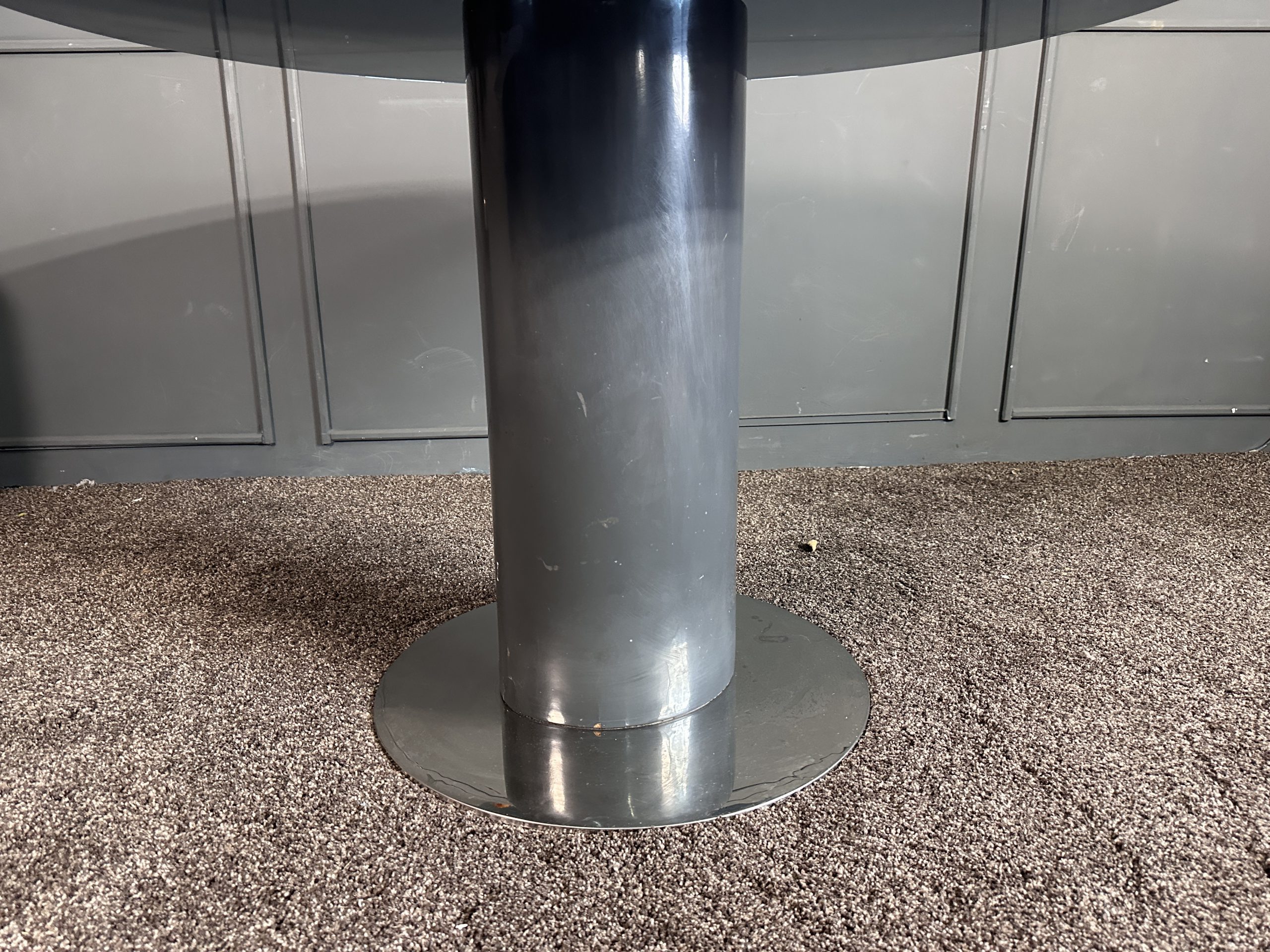 ชุดโต๊ะทานอาหาร 4 ที่นั่ง ท็อปกระจกกลมสีดำ ฐานเหล็กขา ชุดโต๊ะทานอาหาร 4 ที่นั่ง ท็อปกระจกกลมสีดำ ฐานเหล็กขา