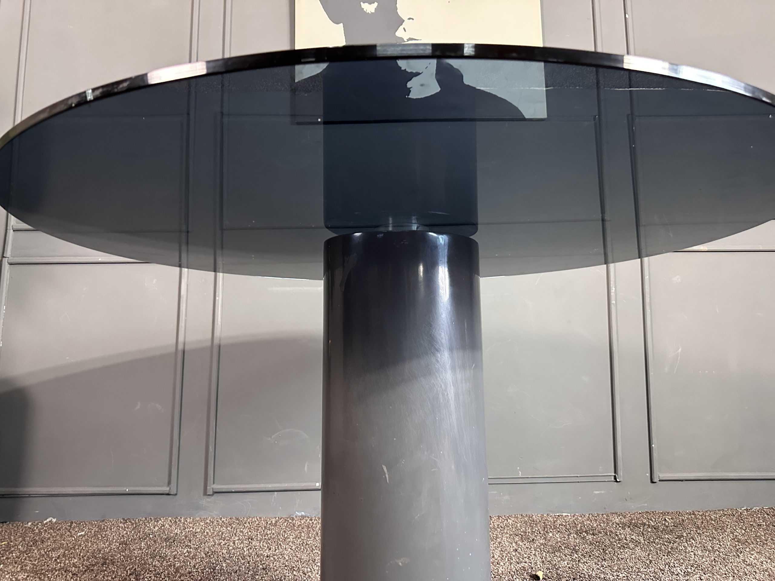 ชุดโต๊ะทานอาหาร 4 ที่นั่ง ท็อปกระจกกลมสีดำ ฐานเหล็กขา ชุดโต๊ะทานอาหาร 4 ที่นั่ง ท็อปกระจกกลมสีดำ ฐานเหล็กขา