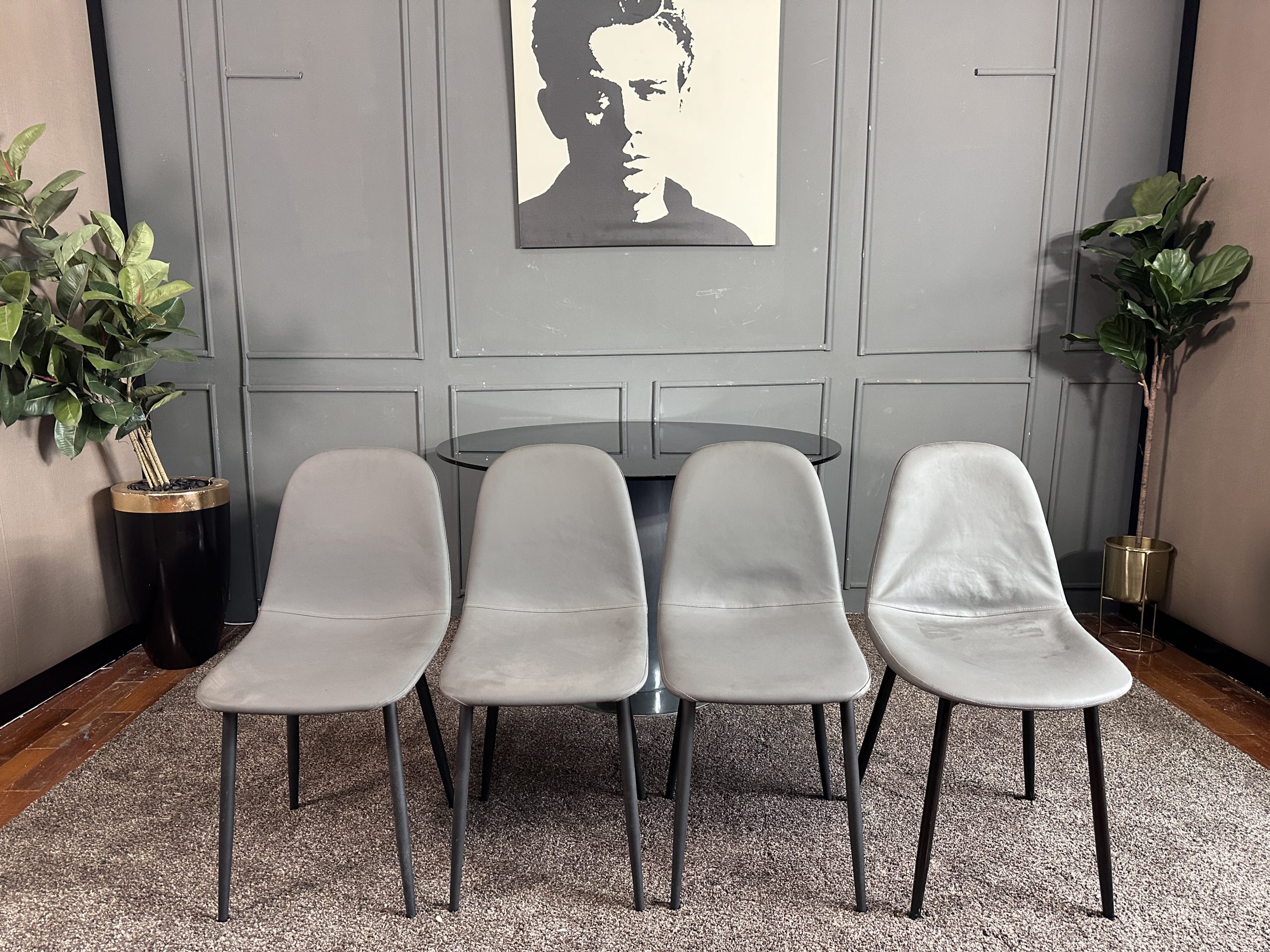 ชุดโต๊ะทานอาหาร 4 ที่นั่ง ท็อปกระจกกลมสีดำ ฐานเหล็กขา ชุดโต๊ะทานอาหาร 4 ที่นั่ง ท็อปกระจกกลมสีดำ ฐานเหล็กขา