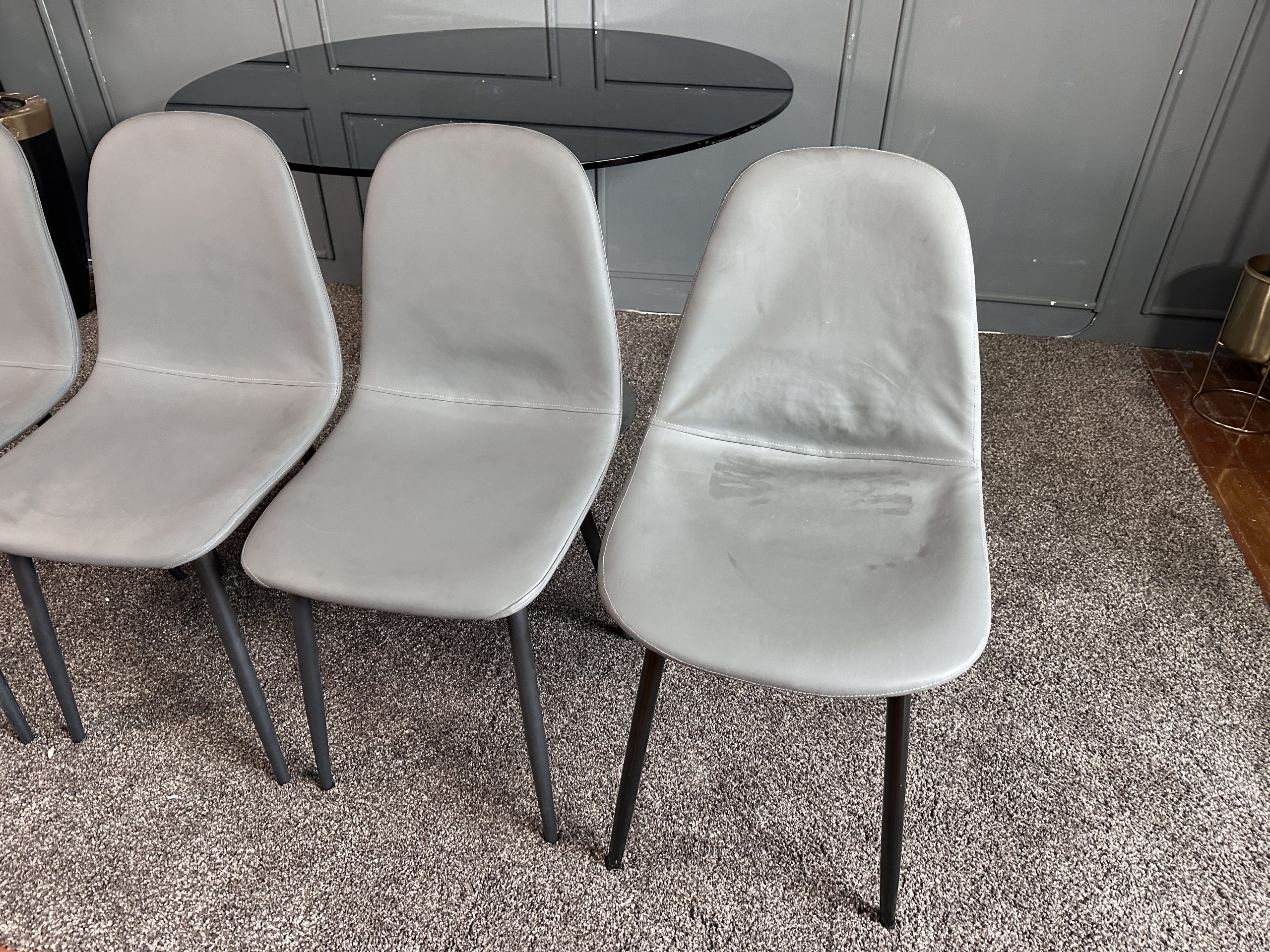 ชุดโต๊ะทานอาหาร 4 ที่นั่ง ท็อปกระจกกลมสีดำ ฐานเหล็กขา ชุดโต๊ะทานอาหาร 4 ที่นั่ง ท็อปกระจกกลมสีดำ ฐานเหล็กขา