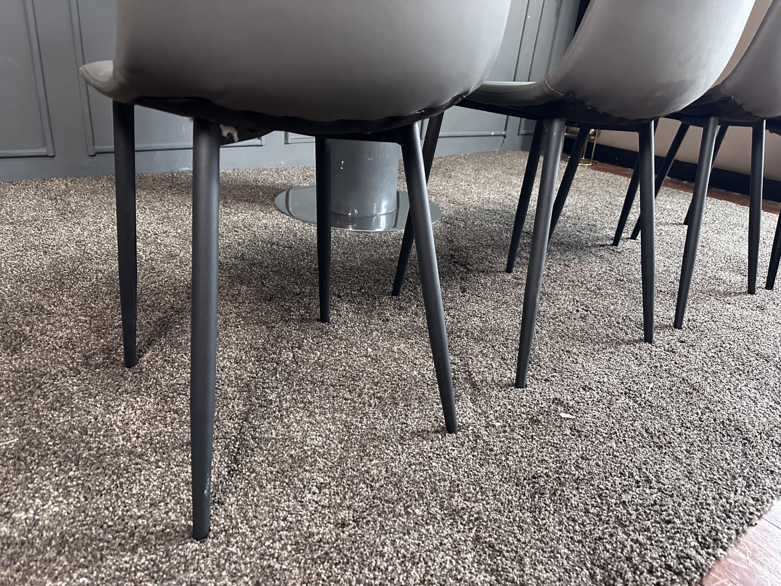 ชุดโต๊ะทานอาหาร 4 ที่นั่ง ท็อปกระจกกลมสีดำ ฐานเหล็กขา ชุดโต๊ะทานอาหาร 4 ที่นั่ง ท็อปกระจกกลมสีดำ ฐานเหล็กขา