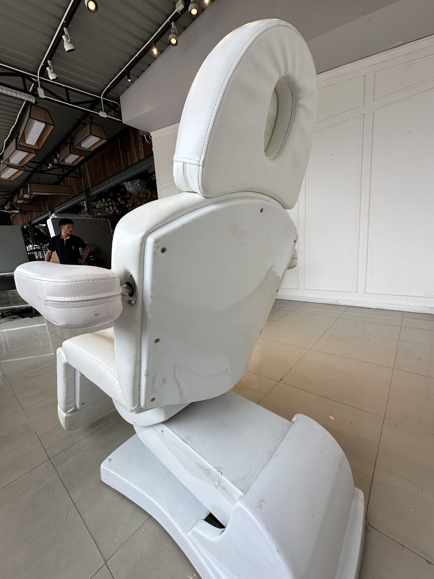 เตียงคลินิกไฟฟ้า เบาะหนัง PU สีครีม โครงขาเหล็กปรับเอนไฟฟ้า (แบบที่ 1) เตียงคลินิกไฟฟ้า เบาะหนัง PU สีครีม โครงขาเหล็กปรับเอนไฟฟ้า (แบบที่ 1)