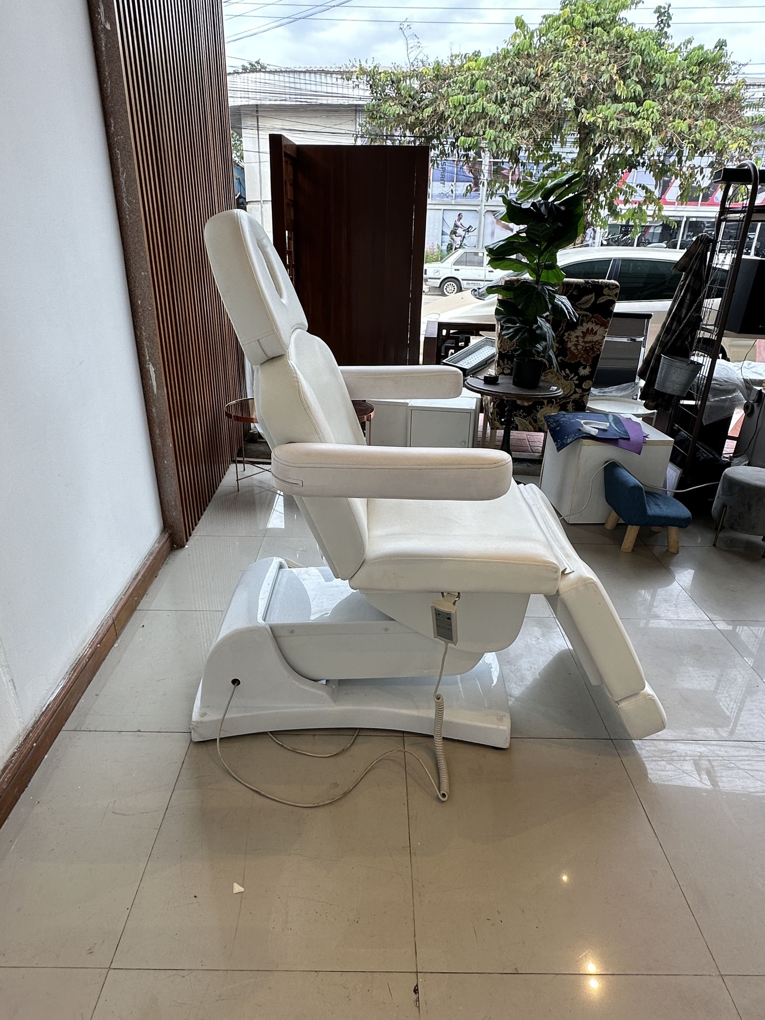 เตียงคลินิกไฟฟ้า เบาะหนัง PU สีครีม โครงขาเหล็กปรับเอนไฟฟ้า (แบบที่ 1) เตียงคลินิกไฟฟ้า เบาะหนัง PU สีครีม โครงขาเหล็กปรับเอนไฟฟ้า (แบบที่ 1)