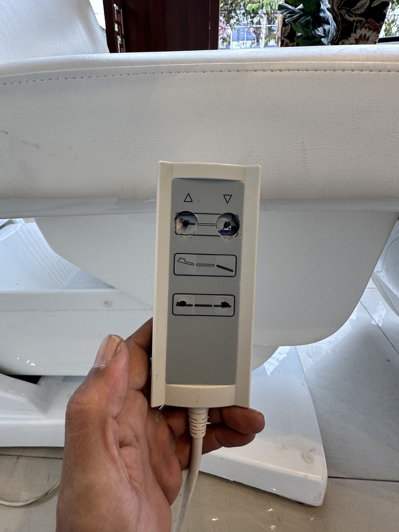 เตียงคลินิกไฟฟ้า เบาะหนัง PU สีครีม โครงขาเหล็กปรับเอนไฟฟ้า (แบบที่ 1) เตียงคลินิกไฟฟ้า เบาะหนัง PU สีครีม โครงขาเหล็กปรับเอนไฟฟ้า (แบบที่ 1)