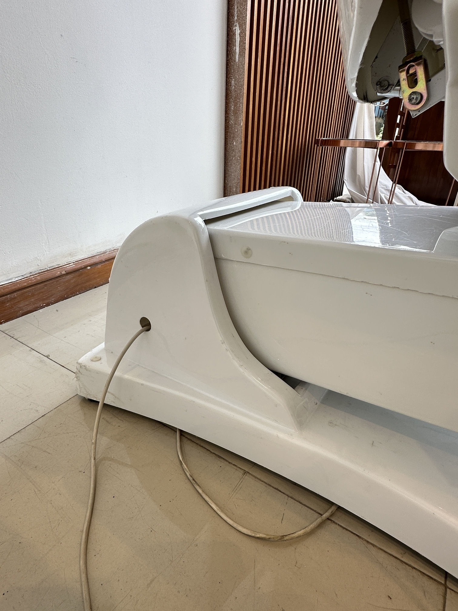 เตียงคลินิกไฟฟ้า เบาะหนัง PU สีครีม โครงขาเหล็กปรับเอนไฟฟ้า (แบบที่ 1) เตียงคลินิกไฟฟ้า เบาะหนัง PU สีครีม โครงขาเหล็กปรับเอนไฟฟ้า (แบบที่ 1)