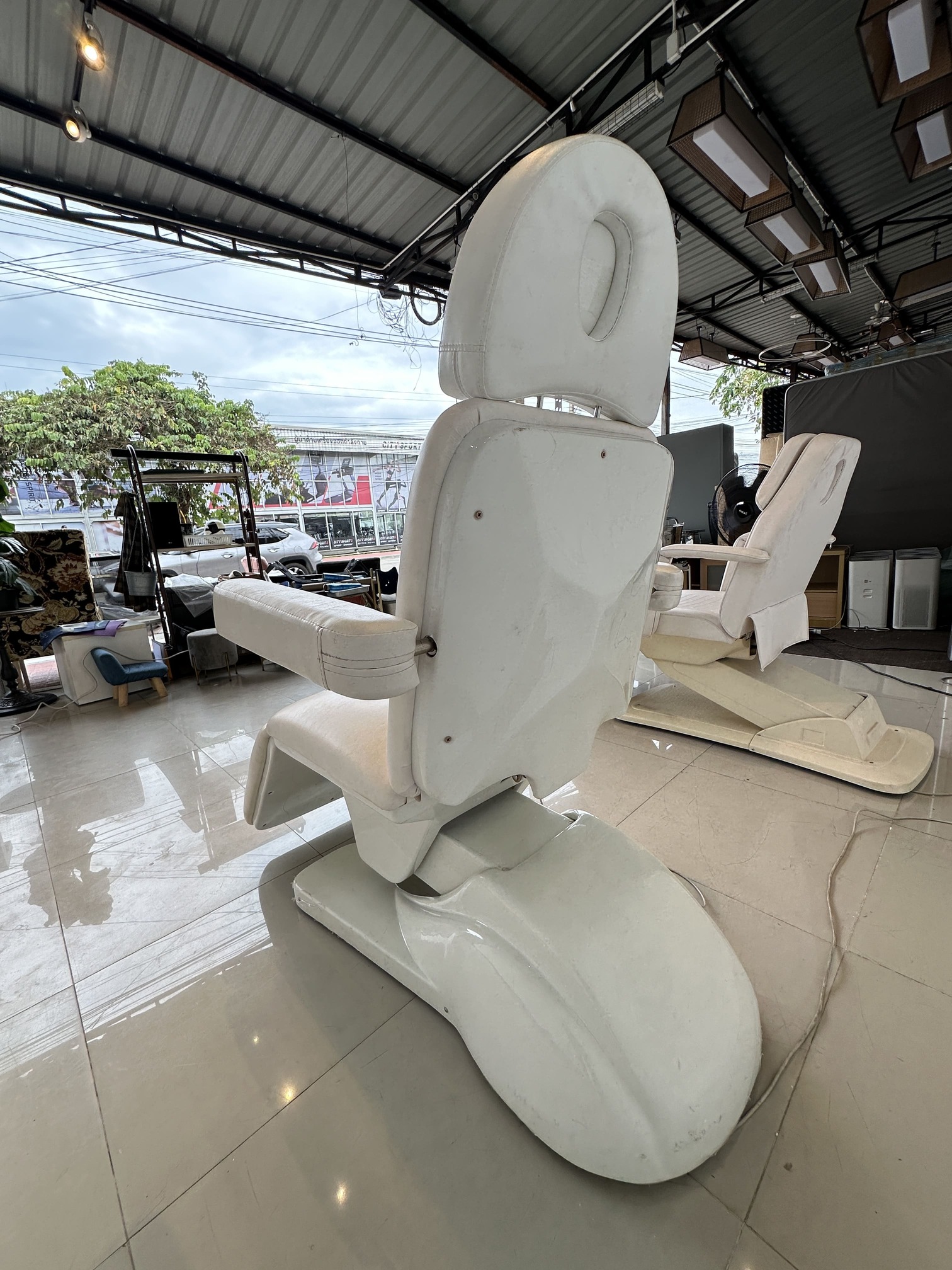 เตียงคลินิกไฟฟ้า เบาะหนัง PU สีครีม โครงขาเหล็กปรับเอนไฟฟ้า (แบบที่ 2) เตียงคลินิกไฟฟ้า เบาะหนัง PU สีครีม โครงขาเหล็กปรับเอนไฟฟ้า (แบบที่ 2)