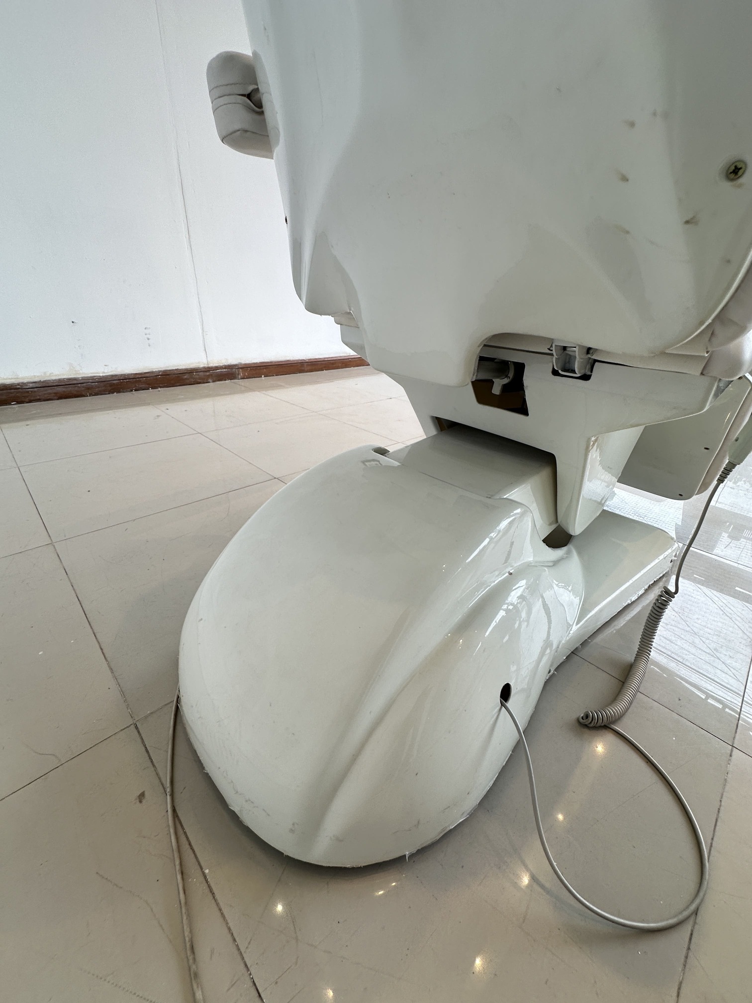 เตียงคลินิกไฟฟ้า เบาะหนัง PU สีครีม โครงขาเหล็กปรับเอนไฟฟ้า (แบบที่ 2) เตียงคลินิกไฟฟ้า เบาะหนัง PU สีครีม โครงขาเหล็กปรับเอนไฟฟ้า (แบบที่ 2)