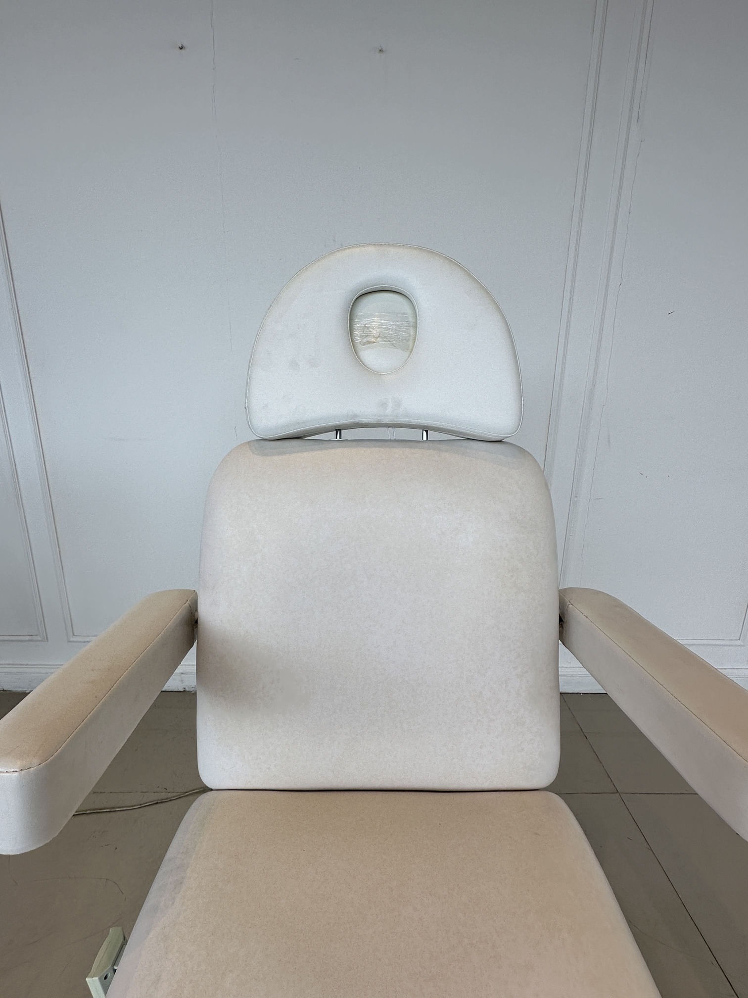 เตียงคลินิกไฟฟ้า เบาะหนัง PU สีครีม โครงขาเหล็กปรับเอนไฟฟ้า (แบบที่ 2) เตียงคลินิกไฟฟ้า เบาะหนัง PU สีครีม โครงขาเหล็กปรับเอนไฟฟ้า (แบบที่ 2)