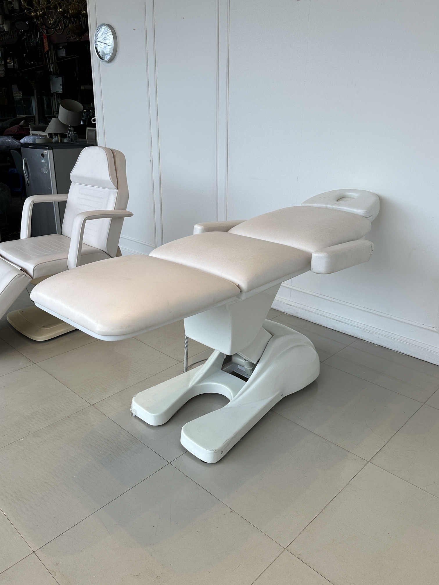 เตียงคลินิกไฟฟ้า เบาะหนัง PU สีครีม โครงขาเหล็กปรับเอนไฟฟ้า (แบบที่ 2) เตียงคลินิกไฟฟ้า เบาะหนัง PU สีครีม โครงขาเหล็กปรับเอนไฟฟ้า (แบบที่ 2)