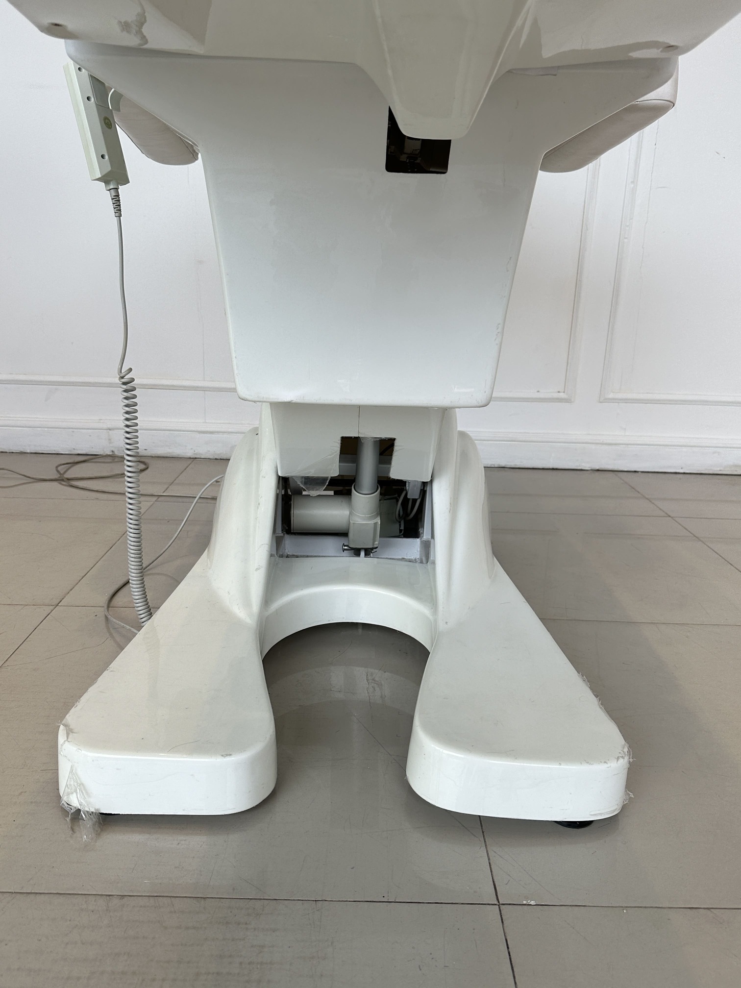 เตียงคลินิกไฟฟ้า เบาะหนัง PU สีครีม โครงขาเหล็กปรับเอนไฟฟ้า (แบบที่ 2) เตียงคลินิกไฟฟ้า เบาะหนัง PU สีครีม โครงขาเหล็กปรับเอนไฟฟ้า (แบบที่ 2)