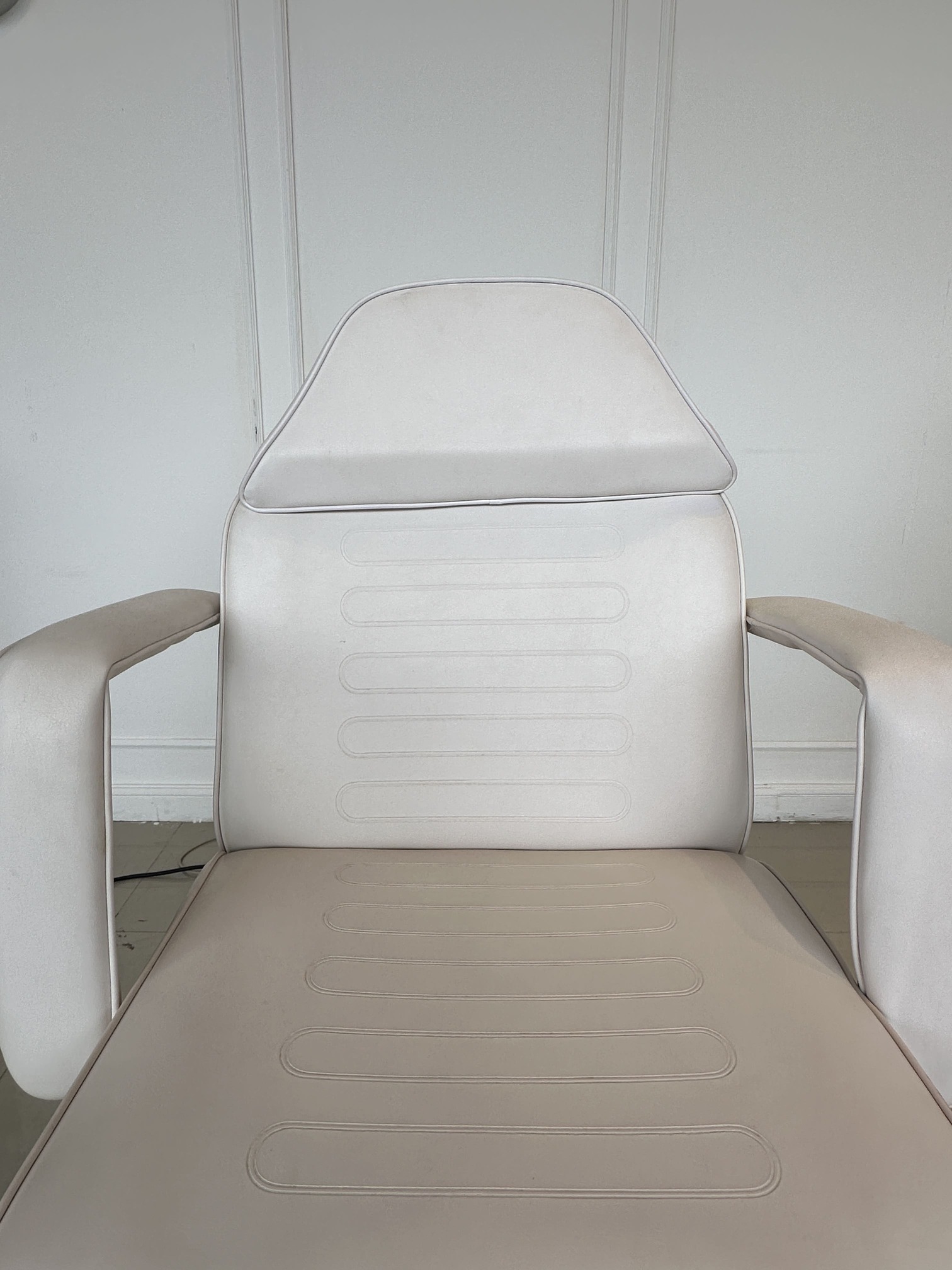 เตียงคลินิกไฟฟ้า เบาะหนัง PU สีครีม โครงขาเหล็กปรับเอนไฟฟ้า (แบบที่ 3) เตียงคลินิกไฟฟ้า เบาะหนัง PU สีครีม โครงขาเหล็กปรับเอนไฟฟ้า (แบบที่ 3)