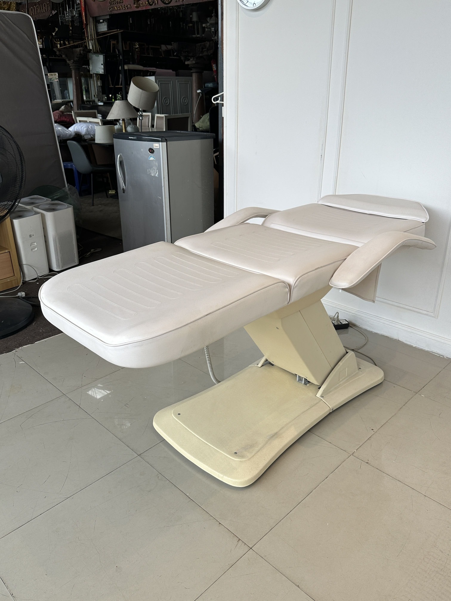 เตียงคลินิกไฟฟ้า เบาะหนัง PU สีครีม โครงขาเหล็กปรับเอนไฟฟ้า (แบบที่ 3) เตียงคลินิกไฟฟ้า เบาะหนัง PU สีครีม โครงขาเหล็กปรับเอนไฟฟ้า (แบบที่ 3)