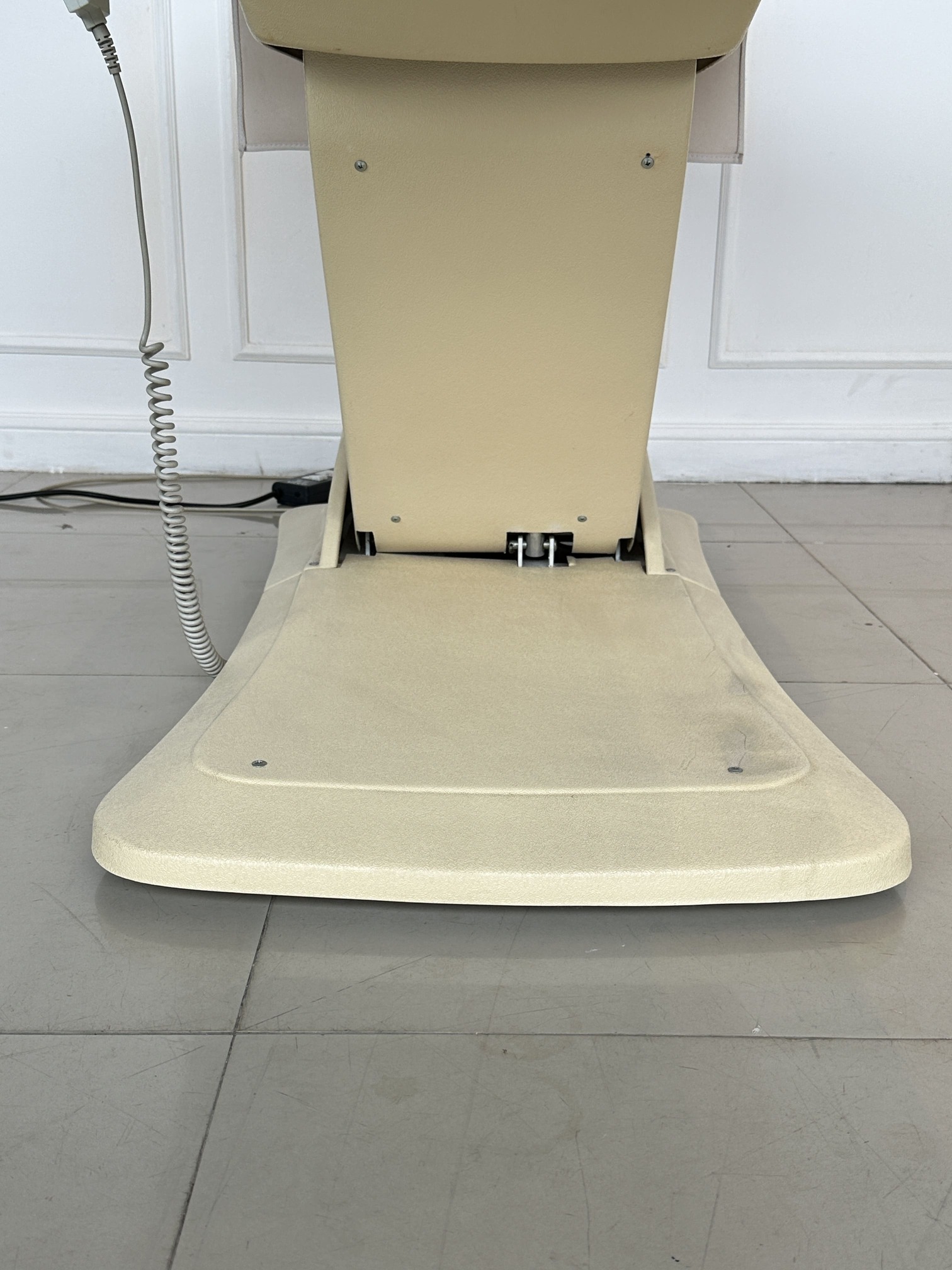 เตียงคลินิกไฟฟ้า เบาะหนัง PU สีครีม โครงขาเหล็กปรับเอนไฟฟ้า (แบบที่ 3) เตียงคลินิกไฟฟ้า เบาะหนัง PU สีครีม โครงขาเหล็กปรับเอนไฟฟ้า (แบบที่ 3)