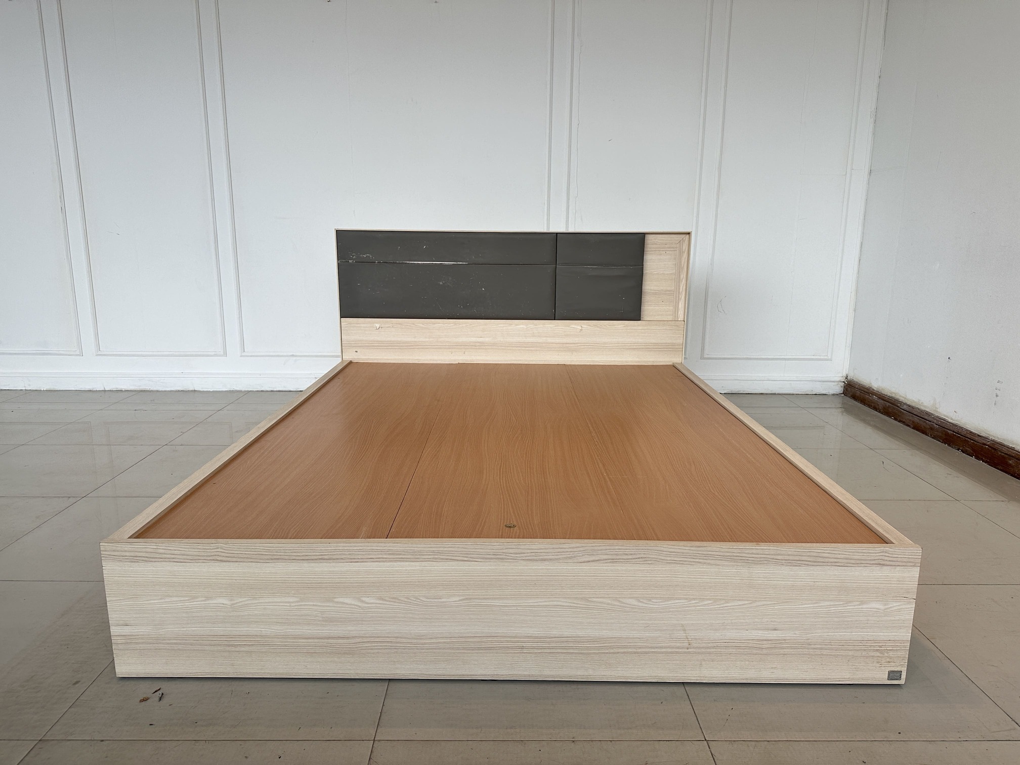 เตียง 5 ฟุต แบรนด์ SB FURNITURE หัวเตียงหุ้มหนัง PU สีเทา เตียง 5 ฟุต แบรนด์ SB FURNITURE หัวเตียงหุ้มหนัง PU สีเทา