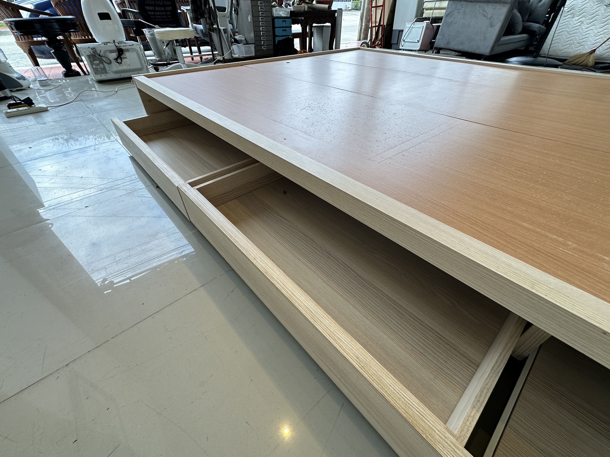 เตียง 5 ฟุต แบรนด์ SB FURNITURE หัวเตียงหุ้มหนัง PU สีเทา เตียง 5 ฟุต แบรนด์ SB FURNITURE หัวเตียงหุ้มหนัง PU สีเทา