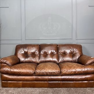 โซฟาปรับนอนไฟฟ้า 2 ที่นั่ง เบาะผ้ากำมะหยี่สีครีม มีช่องเสียบสาย USB ที่อาร์มทั้ง 2 ข้าง